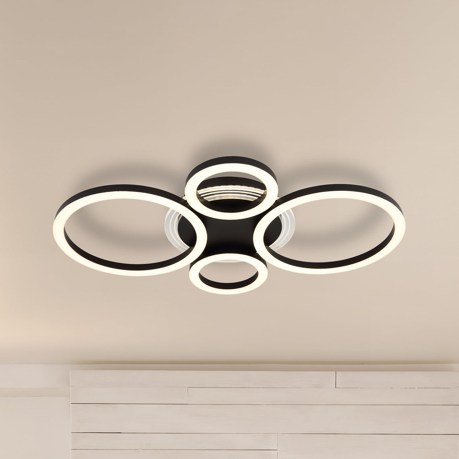 LED-taklampe Loretta, svart, metall, CCT, 53 cm