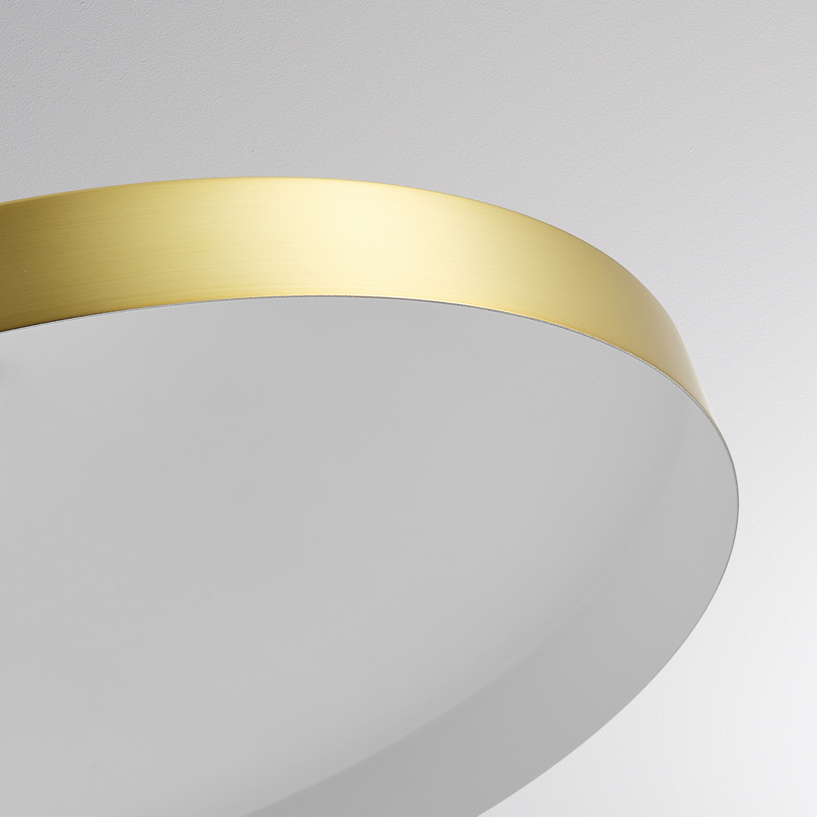 LORA III LED pendant light, brass, Ø 36 cm, dimmable, 40° CCT