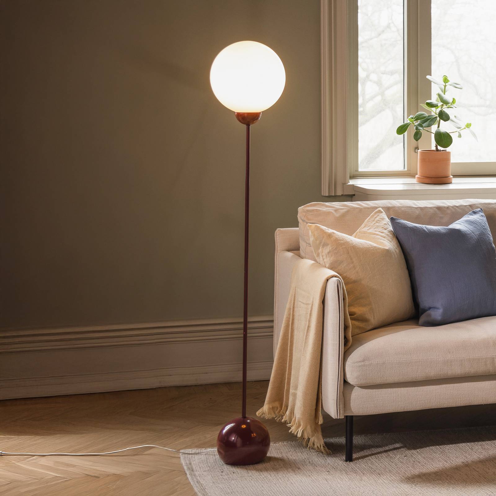 Lampa stojąca Globen Lighting Ripley, szkło w kolorze bordowym, 144 cm