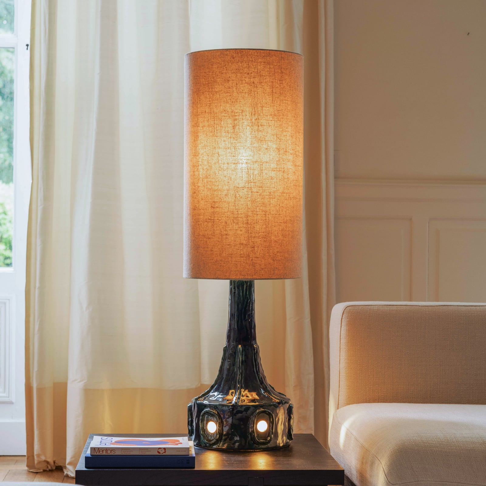 DARK BLUE GEORGIA bordlampe, mørkeblå, keramik, tekstil, 116 cm – Serax