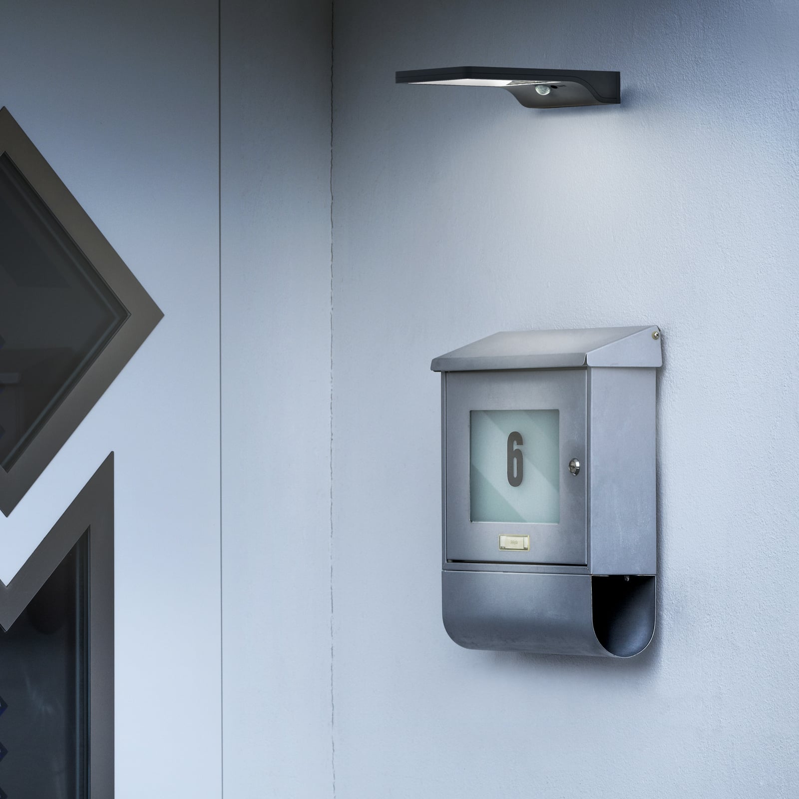 Aplique LED solar para exterior DOORLED de OSRAM, plateada, sensor IP44