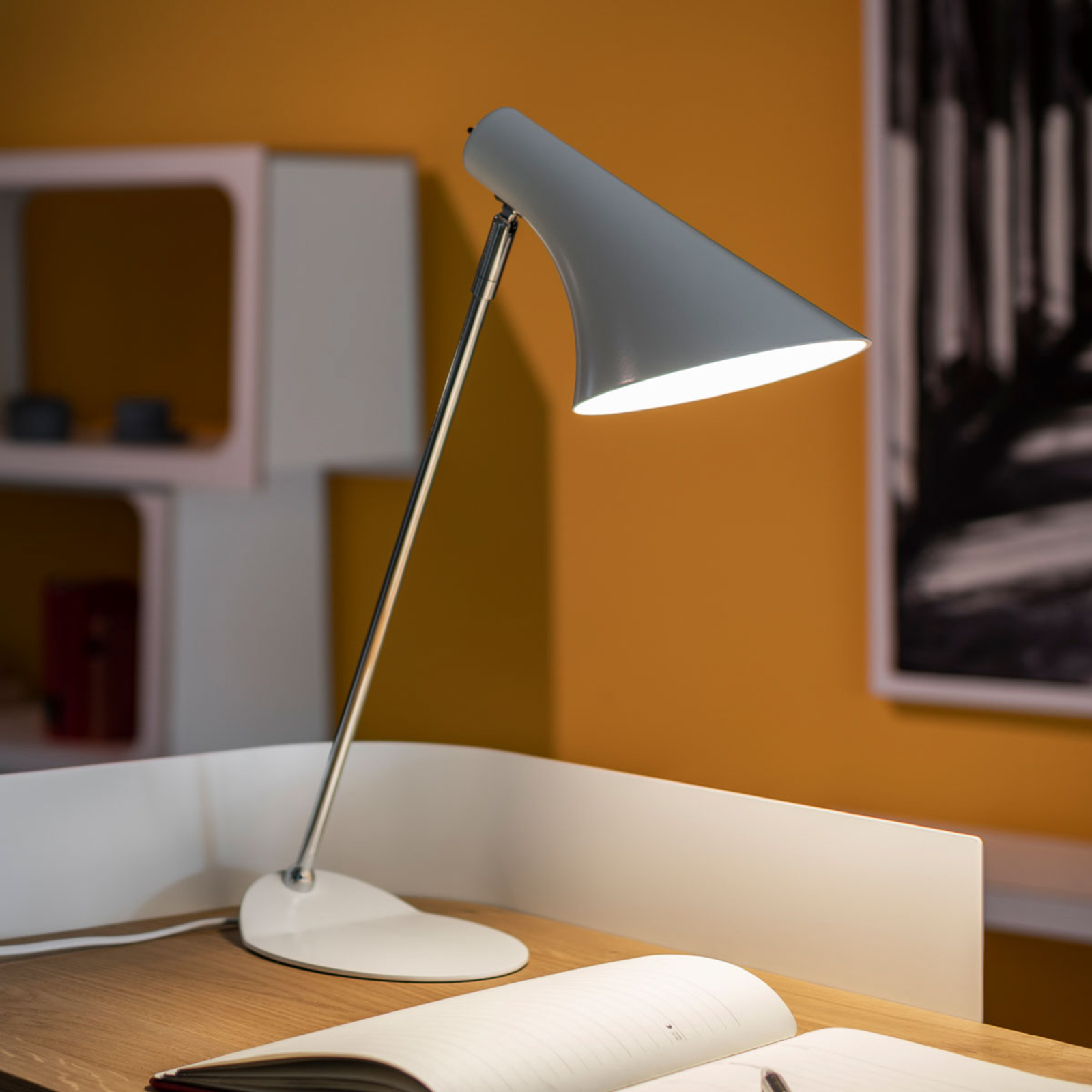 Vanilla table lamp, adjustable, white