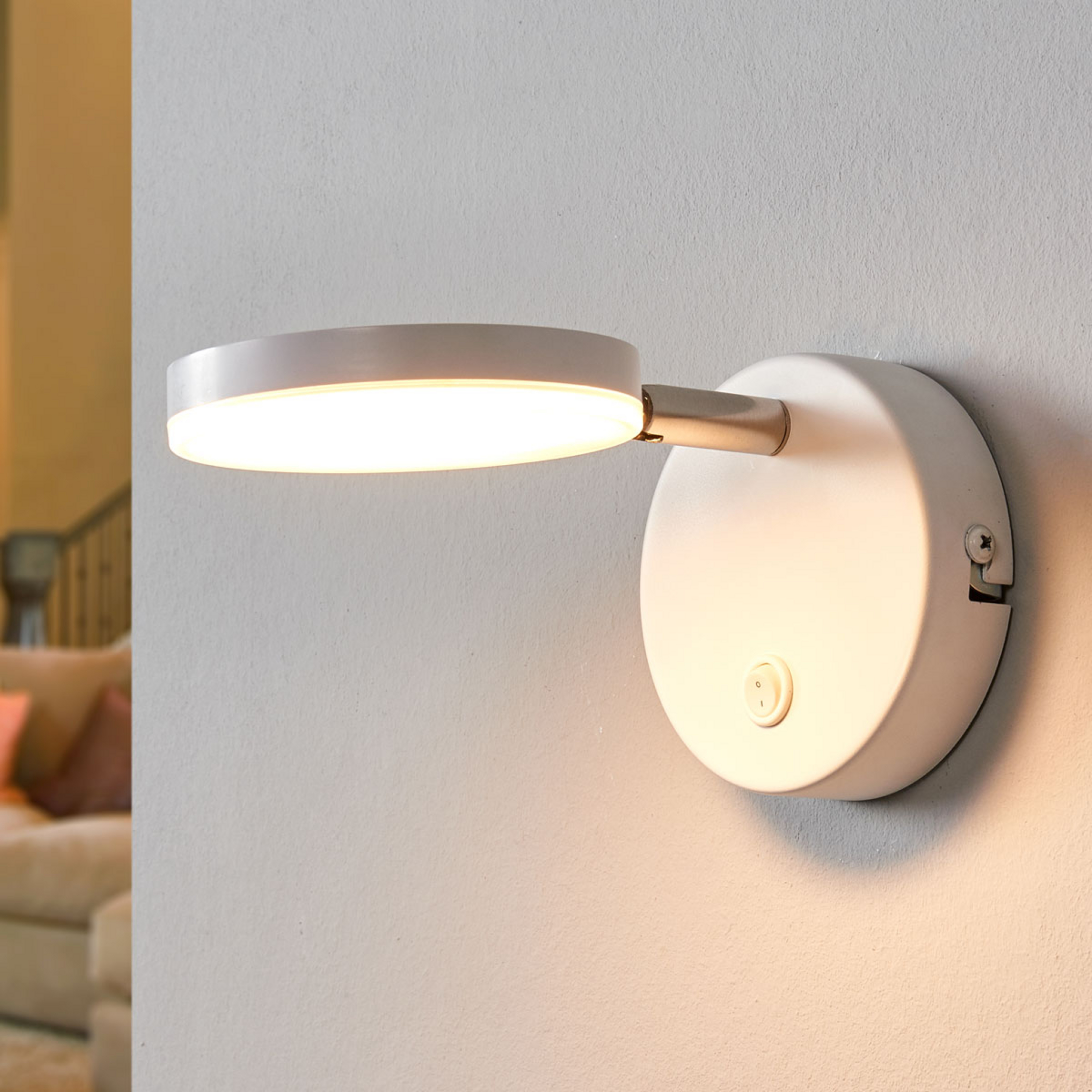 Applique murale LED Lindby Milow, blanc, hauteur 9,6 cm, interrupteur