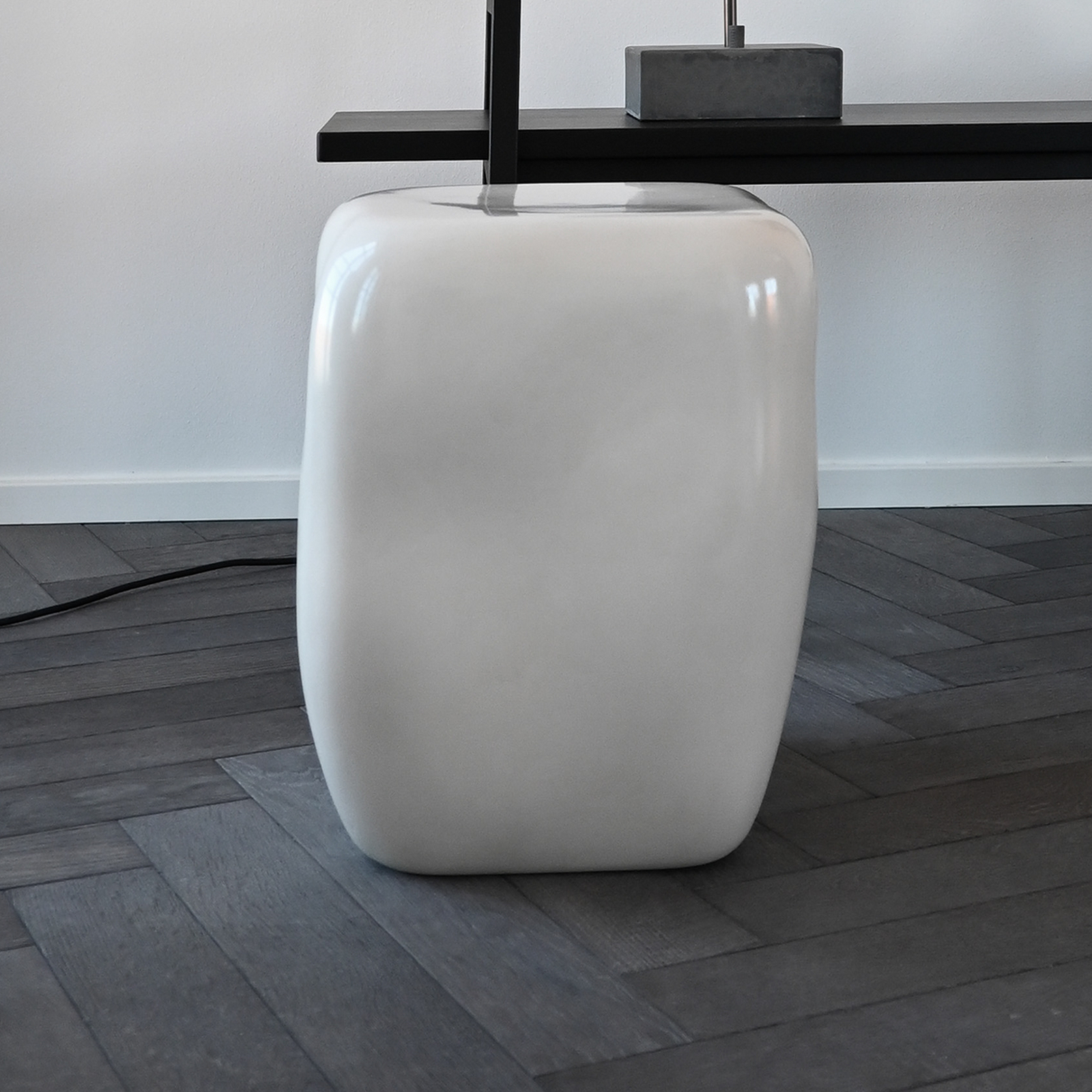 Stolik pomocniczy Ishi, biały, szerokość 31 cm, szkło – 101 Copenhagen