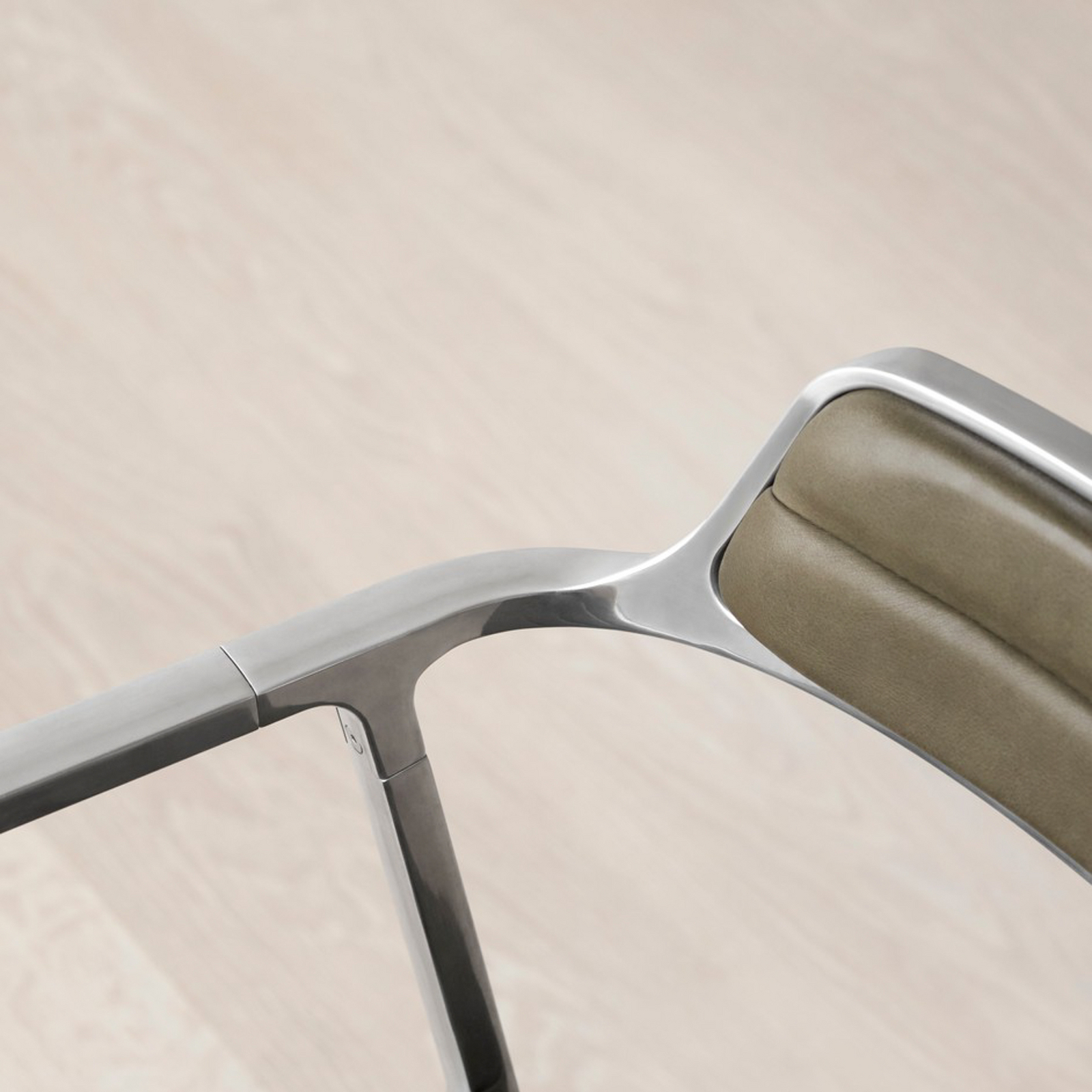 Vipp452 Swivel irodai szék, olíva, bőr/alumínium – Vipp Vipp452 Swivel irodai szék, olíva, bőr/alumínium – Vipp