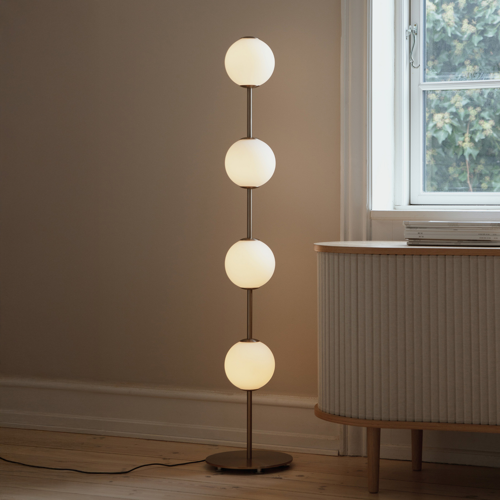 Audrey LED floor lamp, brass-coloured, 128 cm, 4-bulb - UMAGE