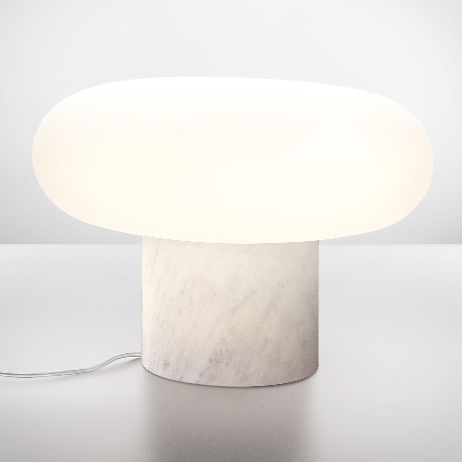 Artemide Itka lámpara de mesa LED, pie de mármol