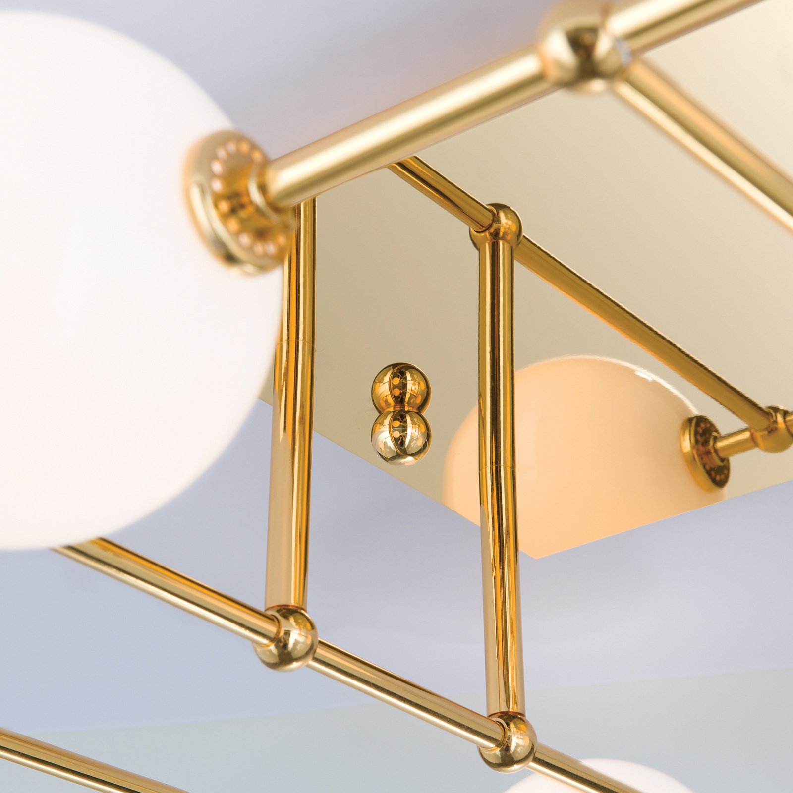 Plafón LED Pipes en oro con bolas de vidrio