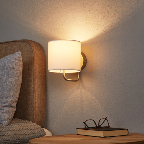 Szykowna lampa ścienna Sandra biała