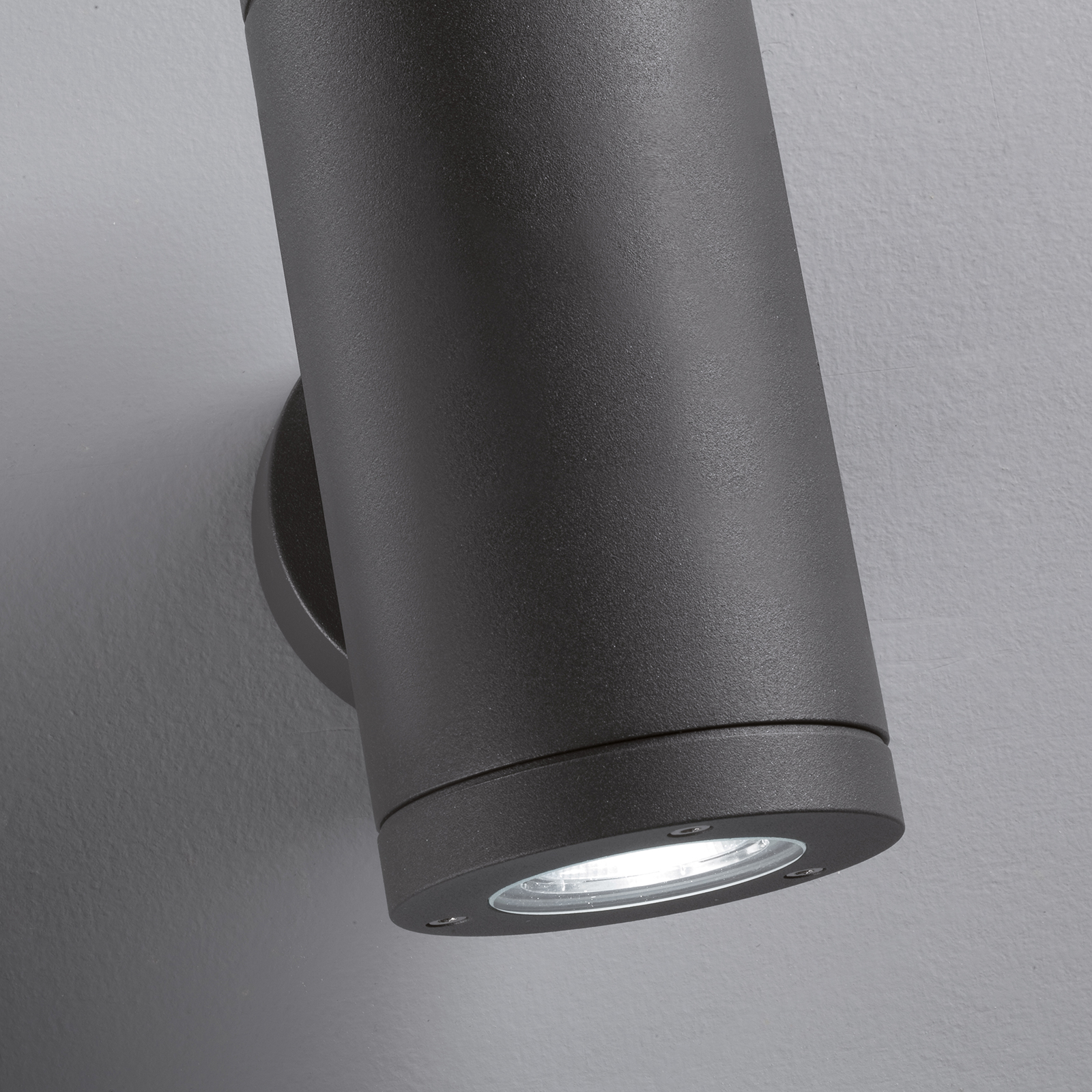 1060 outdoor wall light up/down