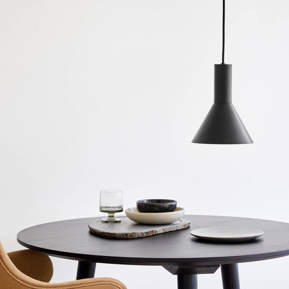 Frandsen Lyss pendellampa, svart från Frandsen