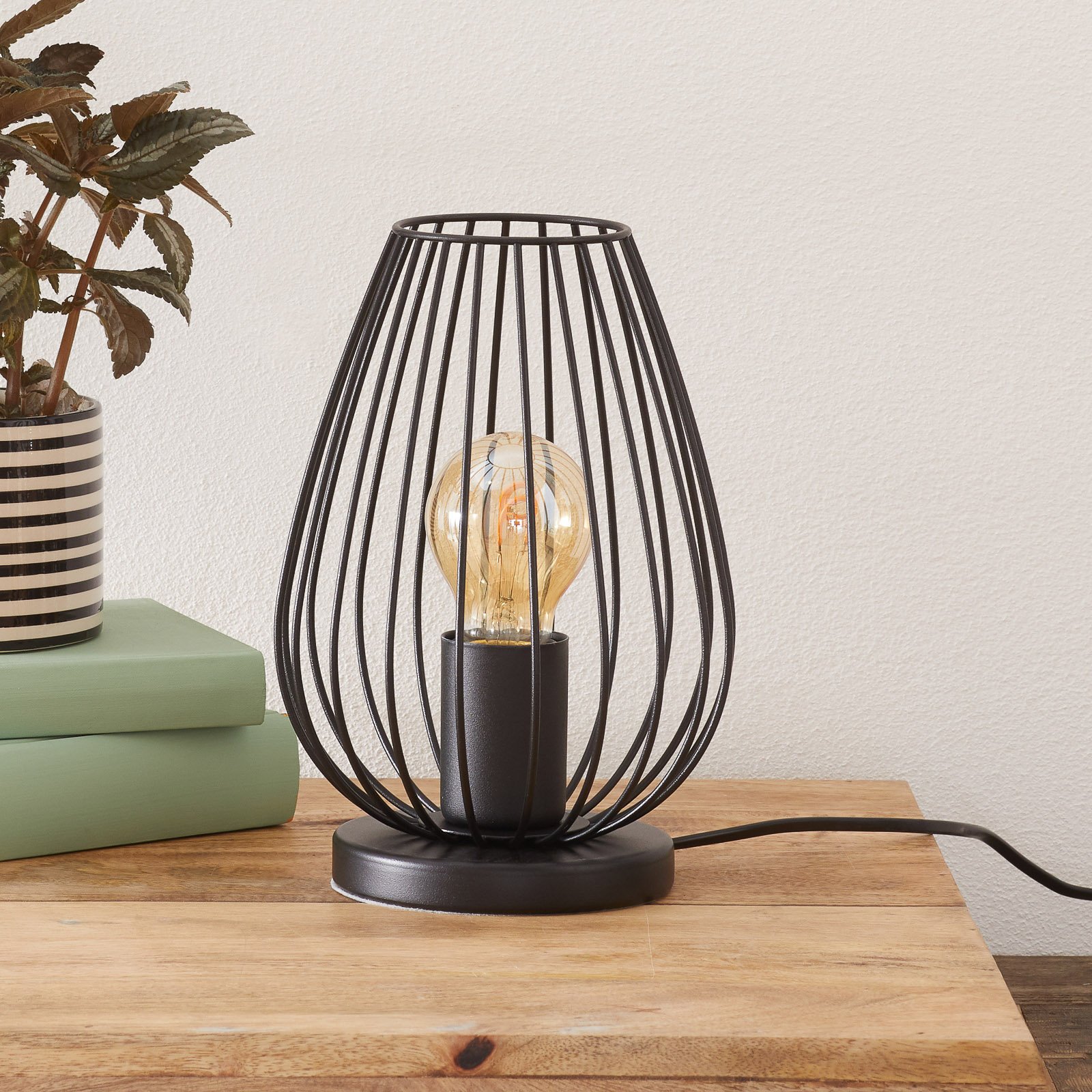 Newtown - a table lamp with a vintage look