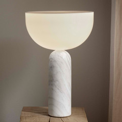 New Works Kizu Veľká stolová lampa s mramorovým podstavcom