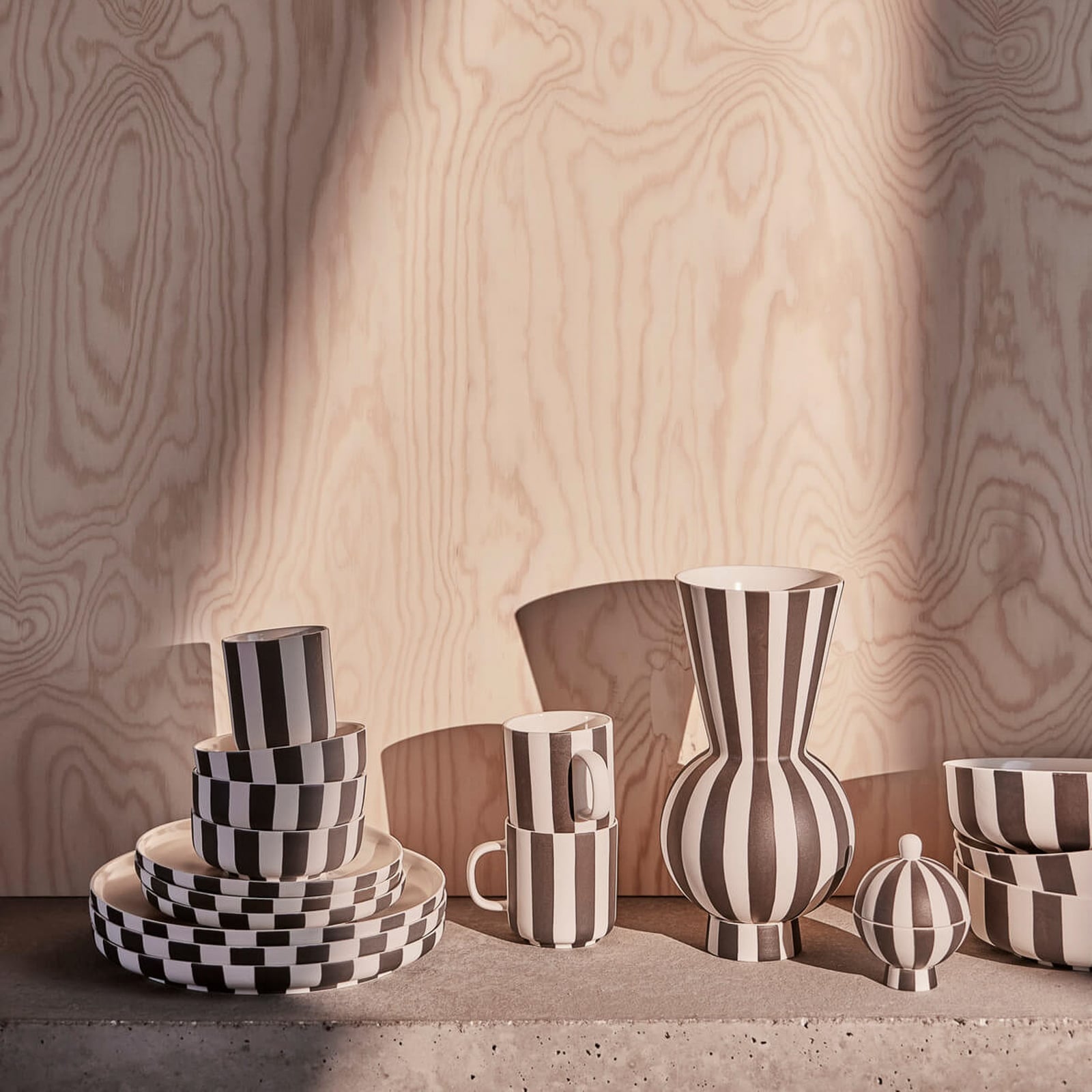 Vase Toppu, noir et blanc, hauteur 28 cm - OYOY Living Design Vase Toppu, noir et blanc, hauteur 28 cm - OYOY Living Design