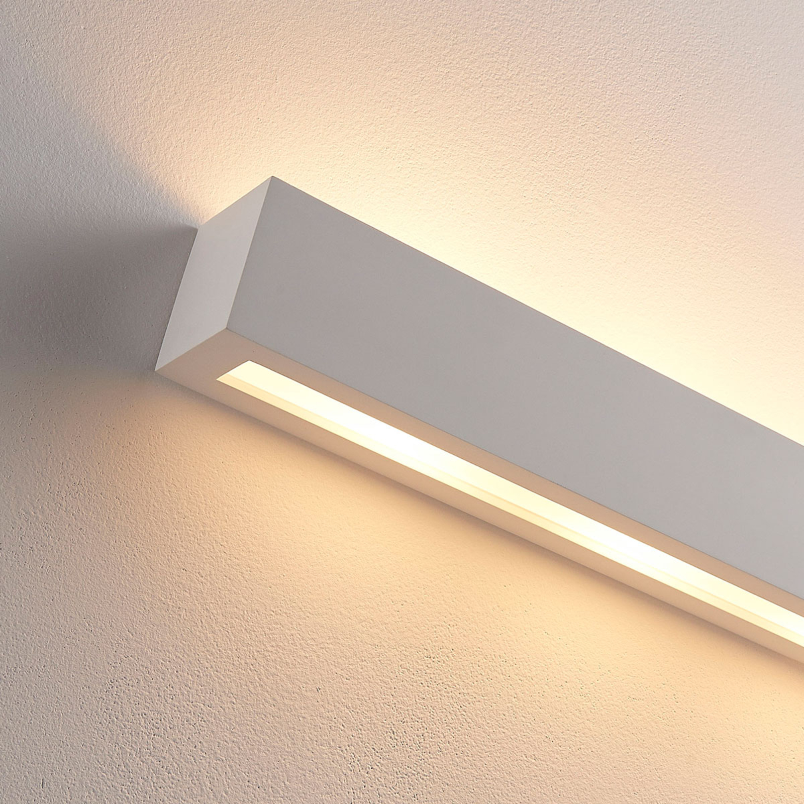 Lindby Tjada applique gesso, angolare, 50 cm Lampade.it