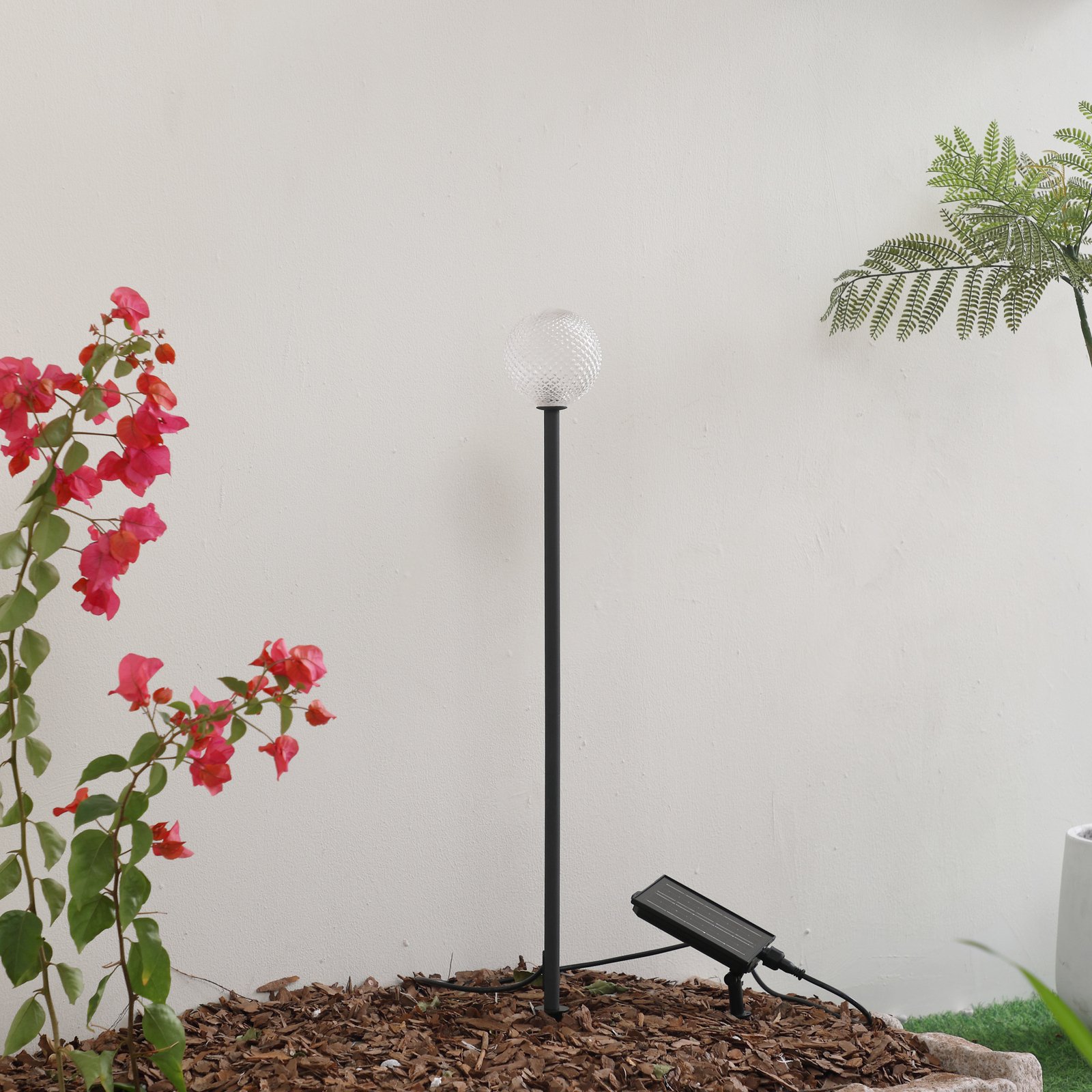 Brindley Lampe à cellule solaire w/Pointes de terre Noir - Lindby