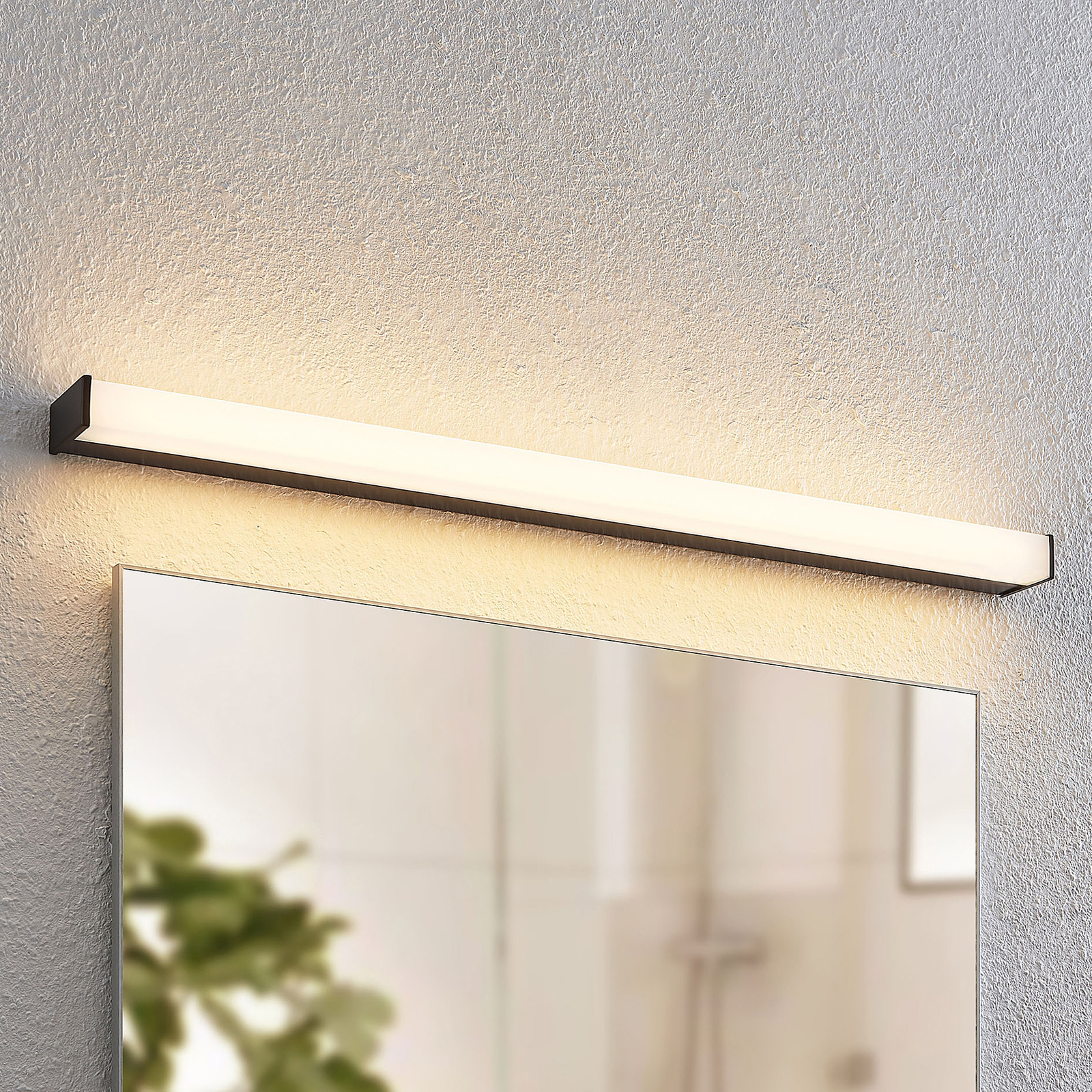 Lindby Ulisan LED-badrumsvägglampa, kantig 88,8 cm