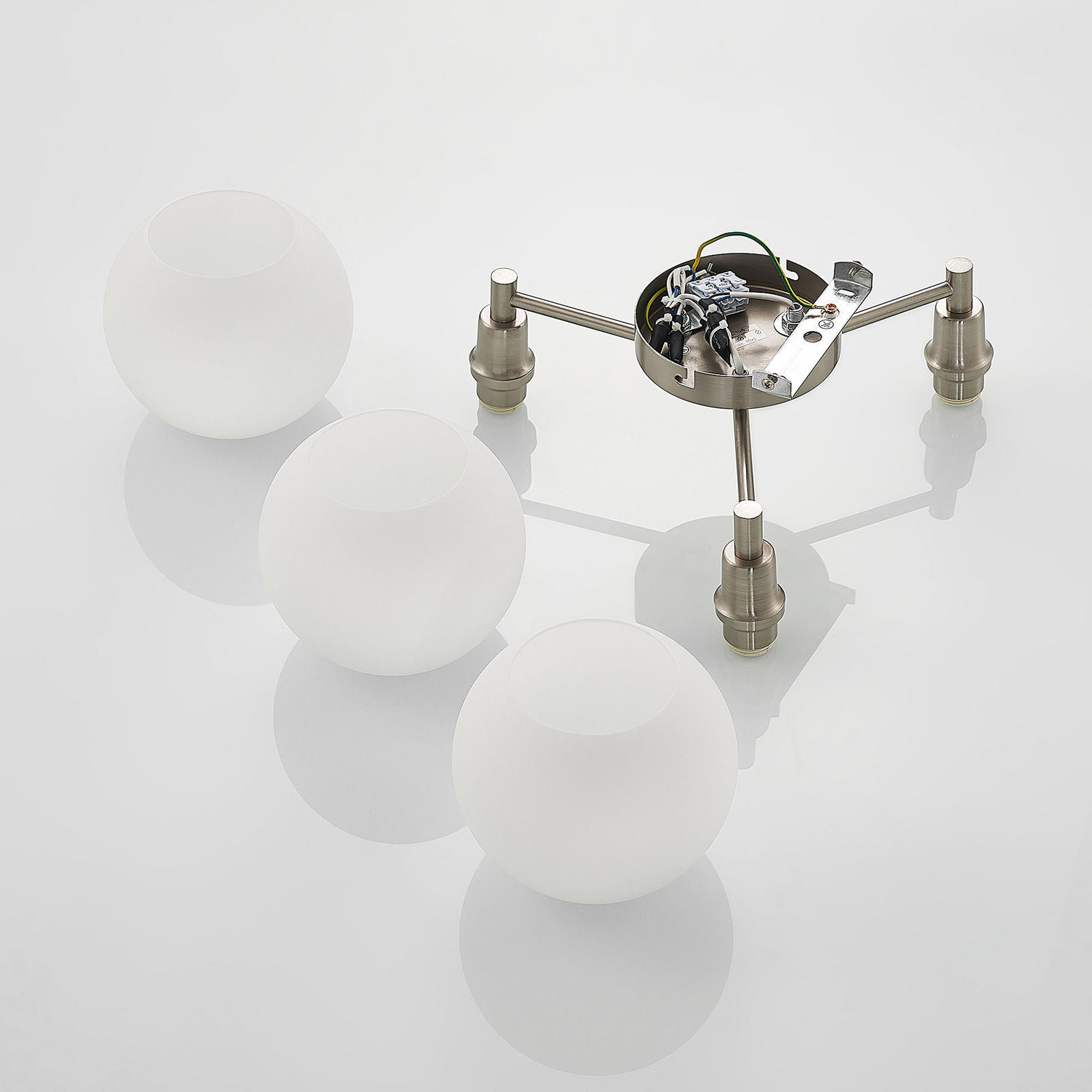 Lindby Jemissa Glas-Deckenlampe, 3-flammig, opal