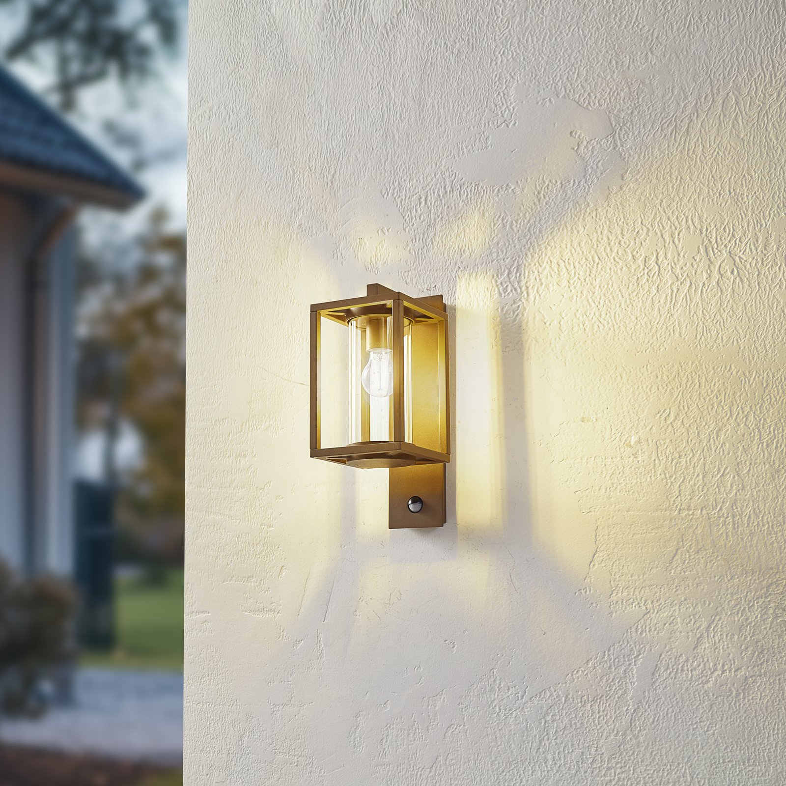 Lucande Außenwandlampe Ferda, Sensor, hängend, bronze dunkel