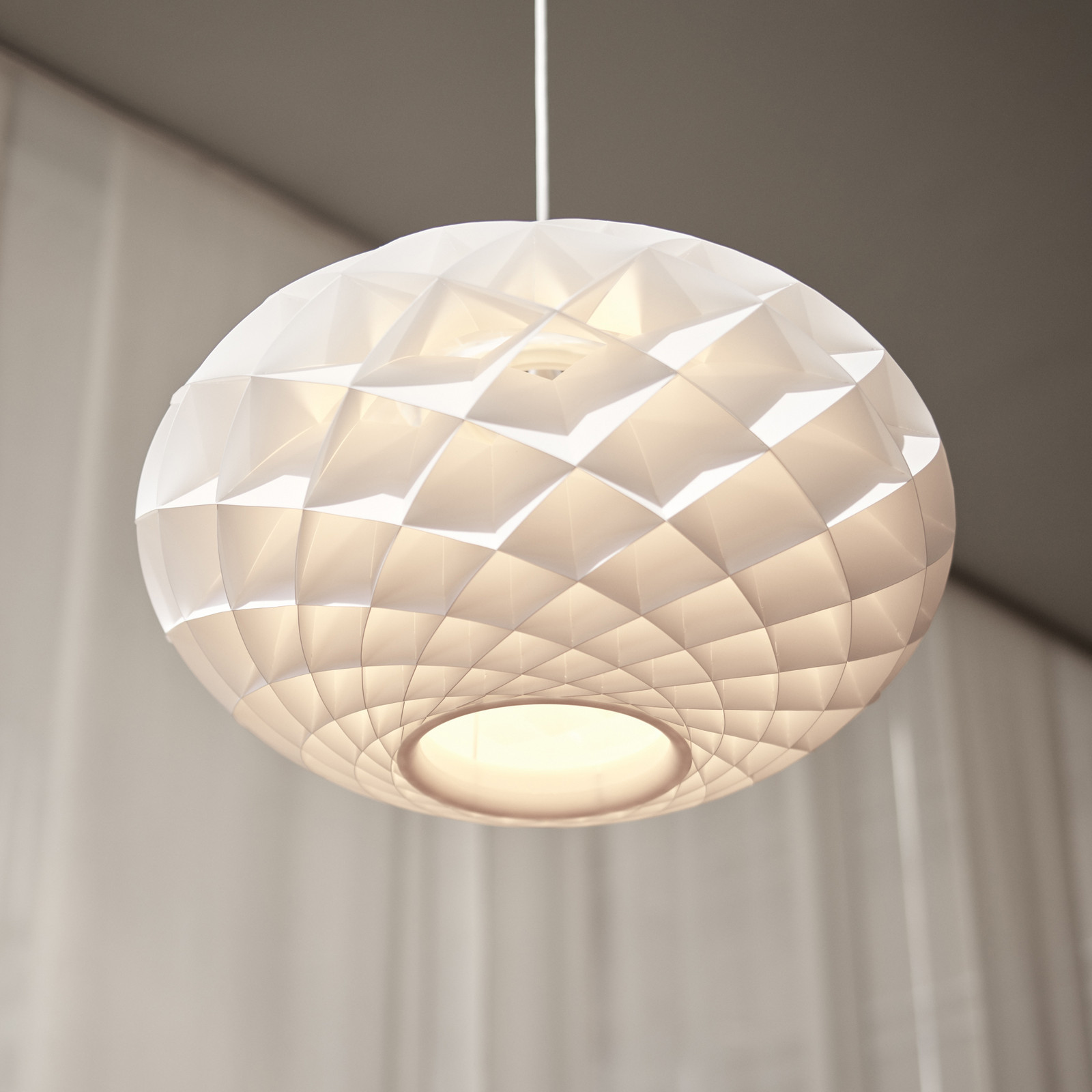 Louis Poulsen Patera Oval pendul E27 alb Ø 50cm - Camera de zi / sufragerie - design - alb mat - Plastic