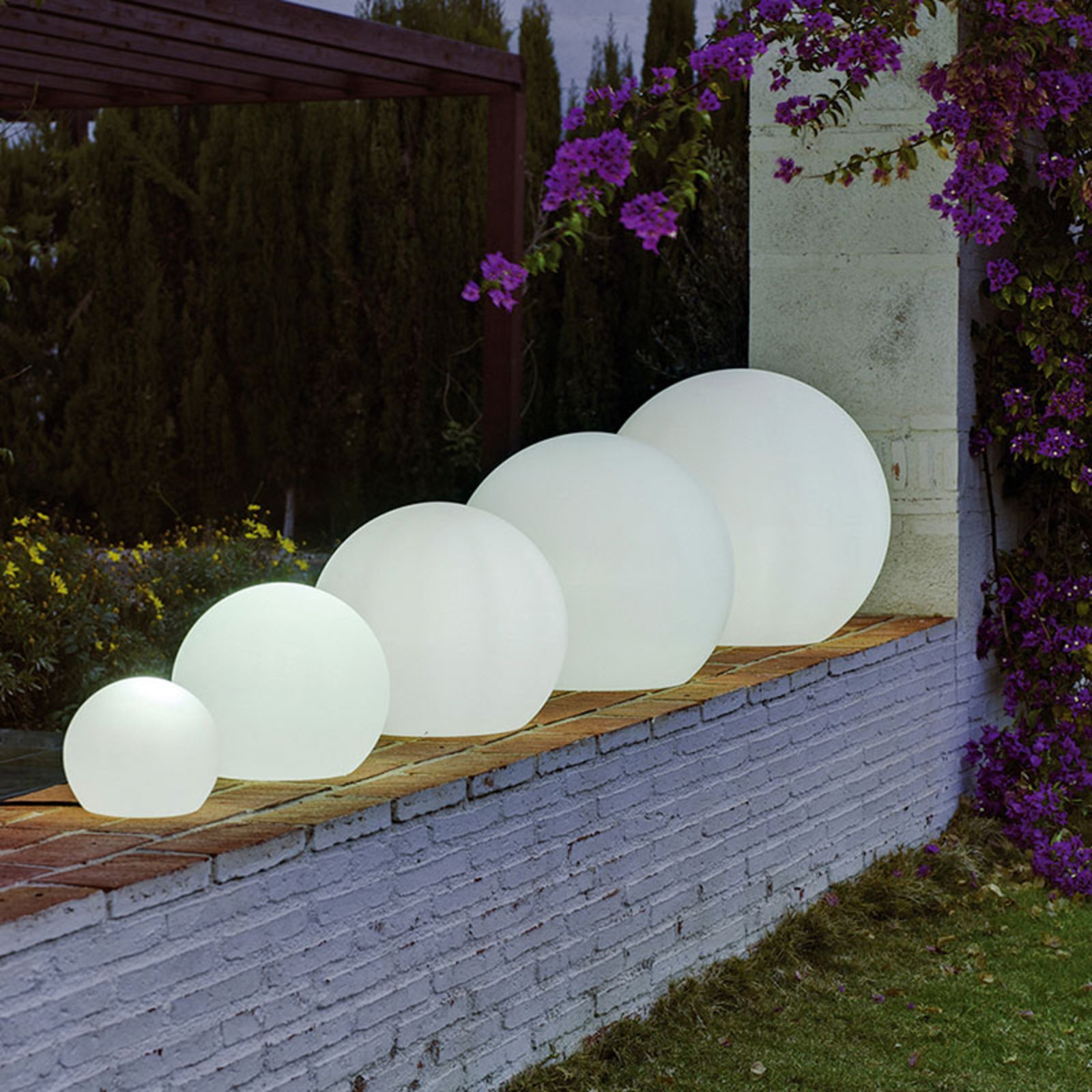 Newgarden Buly LED-solcellekugle IP65, Ø 40 cm