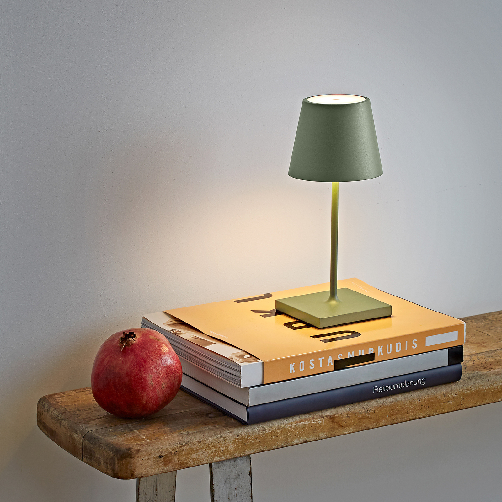 Lampe de table LED rechargeable Nuindie mini, ronde, USB-C, vert sauge