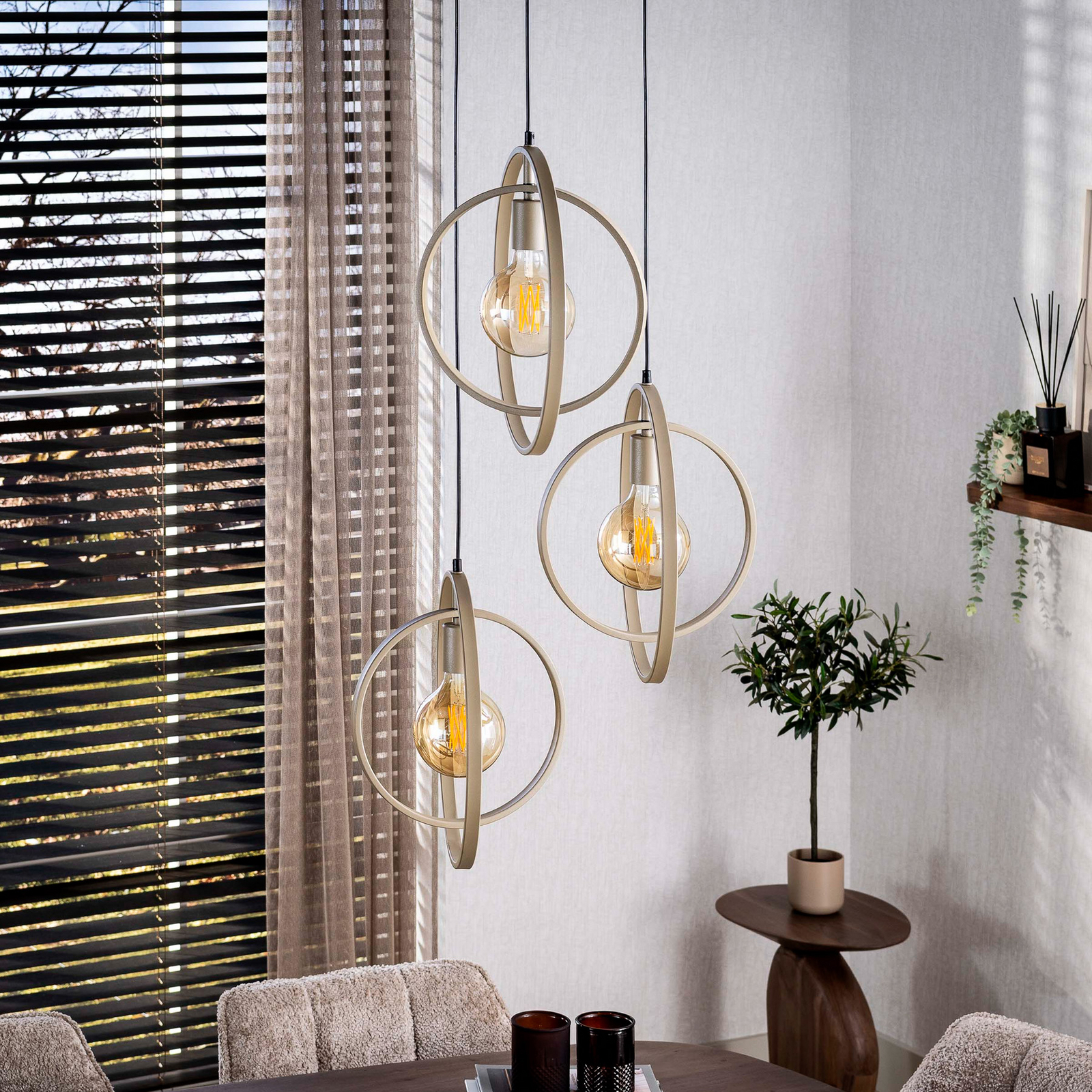 Pendelleuchte Turn Around, beige, gestuft, Metall, 3-flammig Pendelleuchte Turn Around, beige, gestuft, Metall, 3-flammig