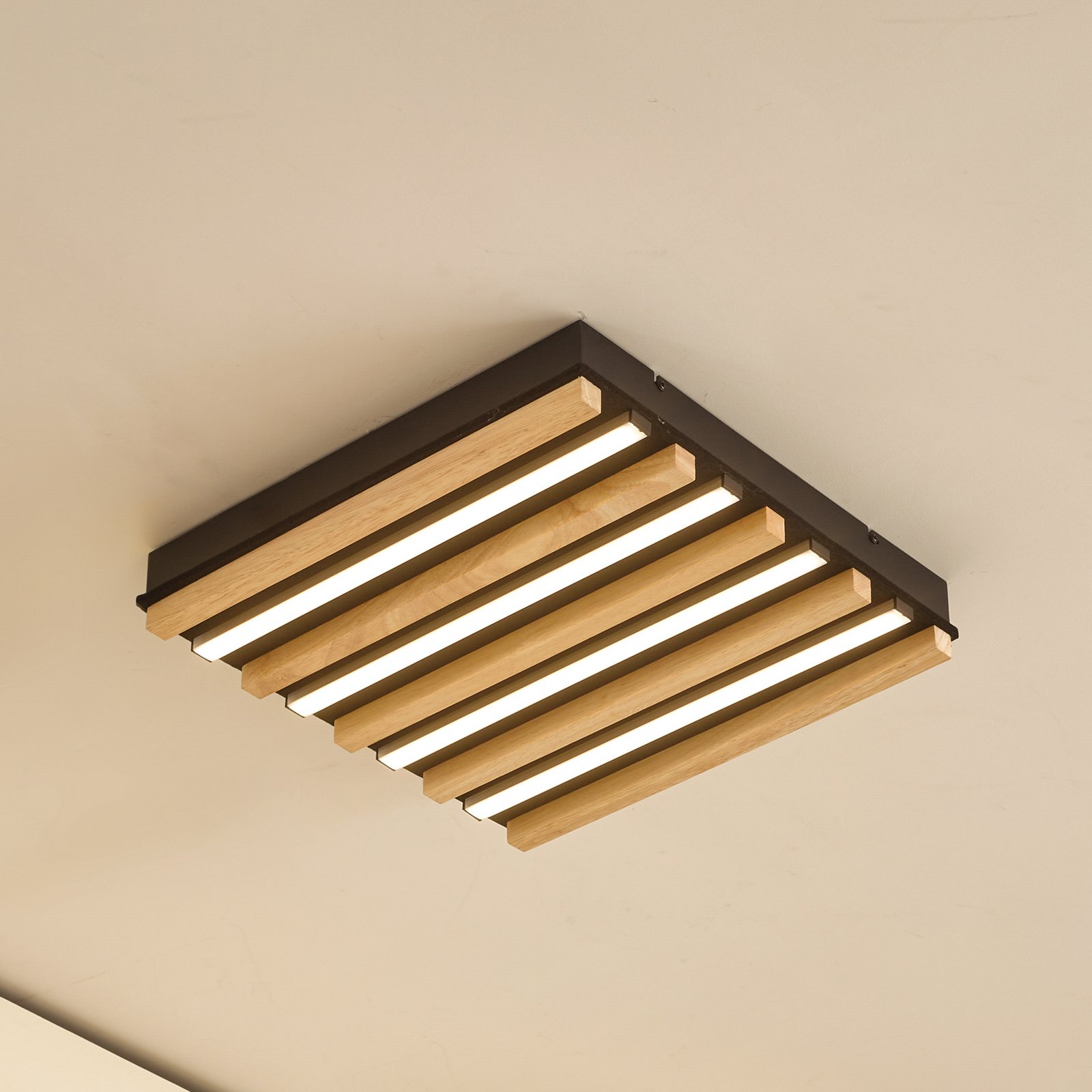 Lindby LED-Deckenleuchte Firka, weiß, Holz, 42cm, CCT, dim.
