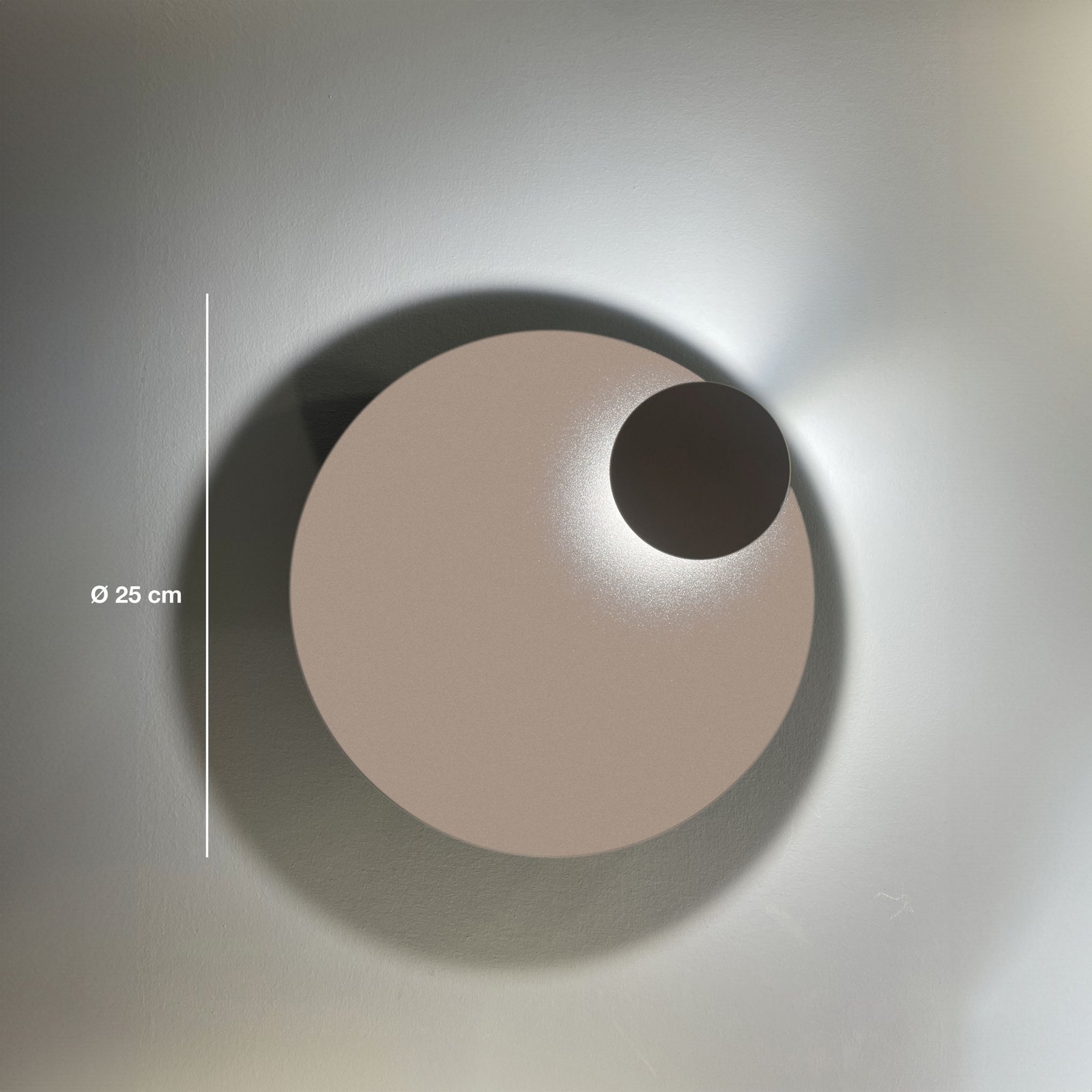Knikerboker LED wall lamp Pois, sahara, Ø 25 cm, dimmable