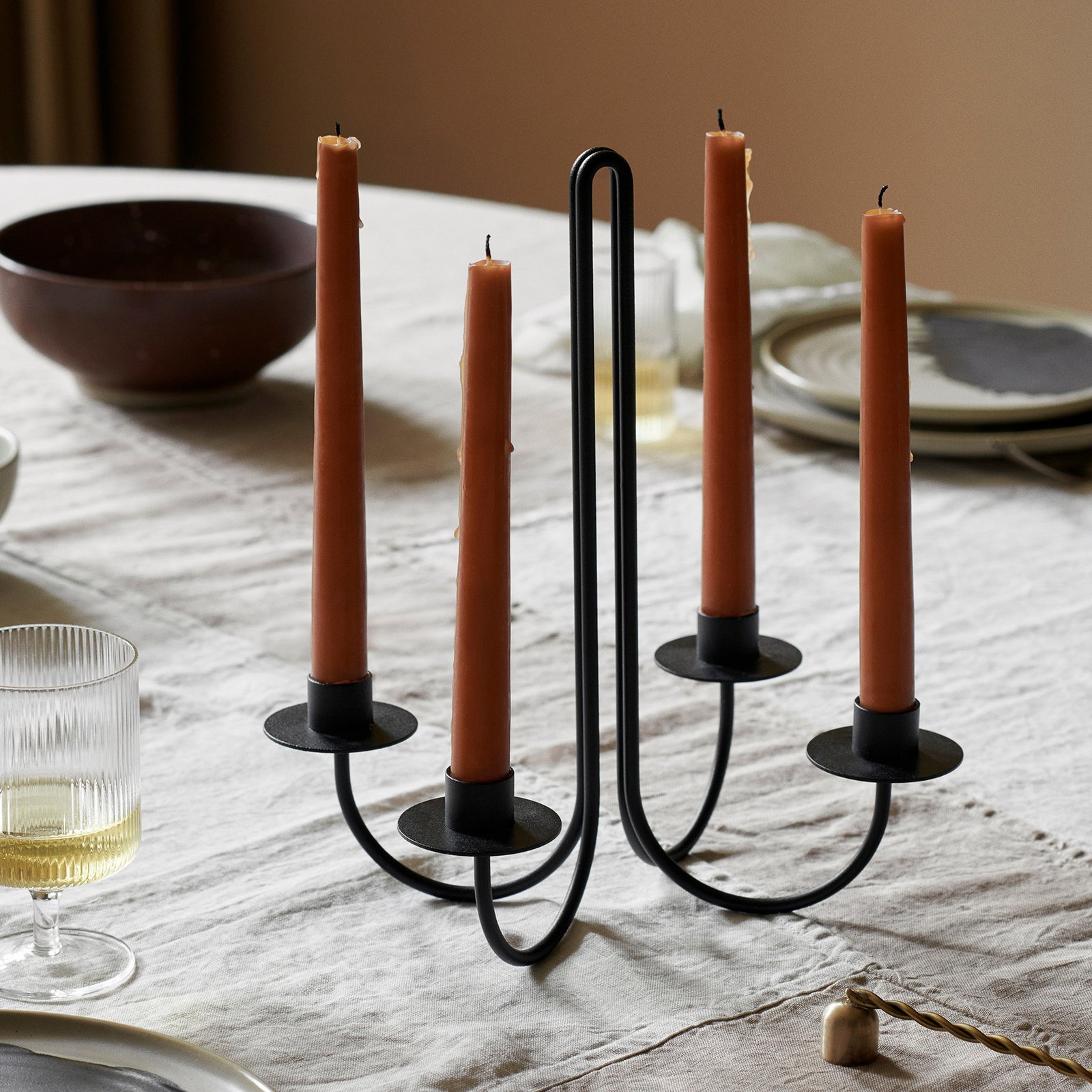 ferm LIVING Candelabro Sway, negro, altura 30 cm, hierro