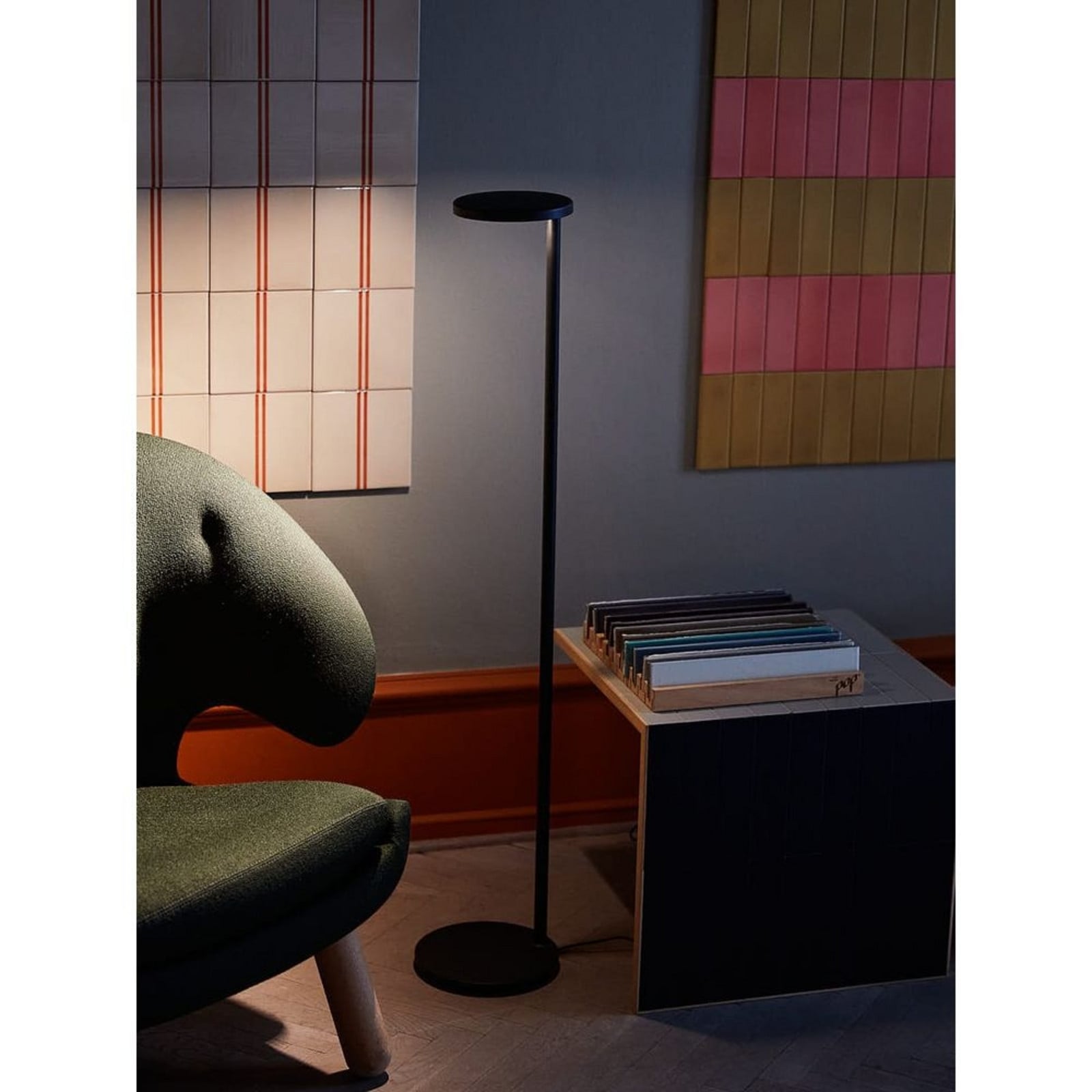 Oblique F Stehleuchte 2700K USB-C Matt Anthracite FLOS - Wohnzimmer - Aluminium