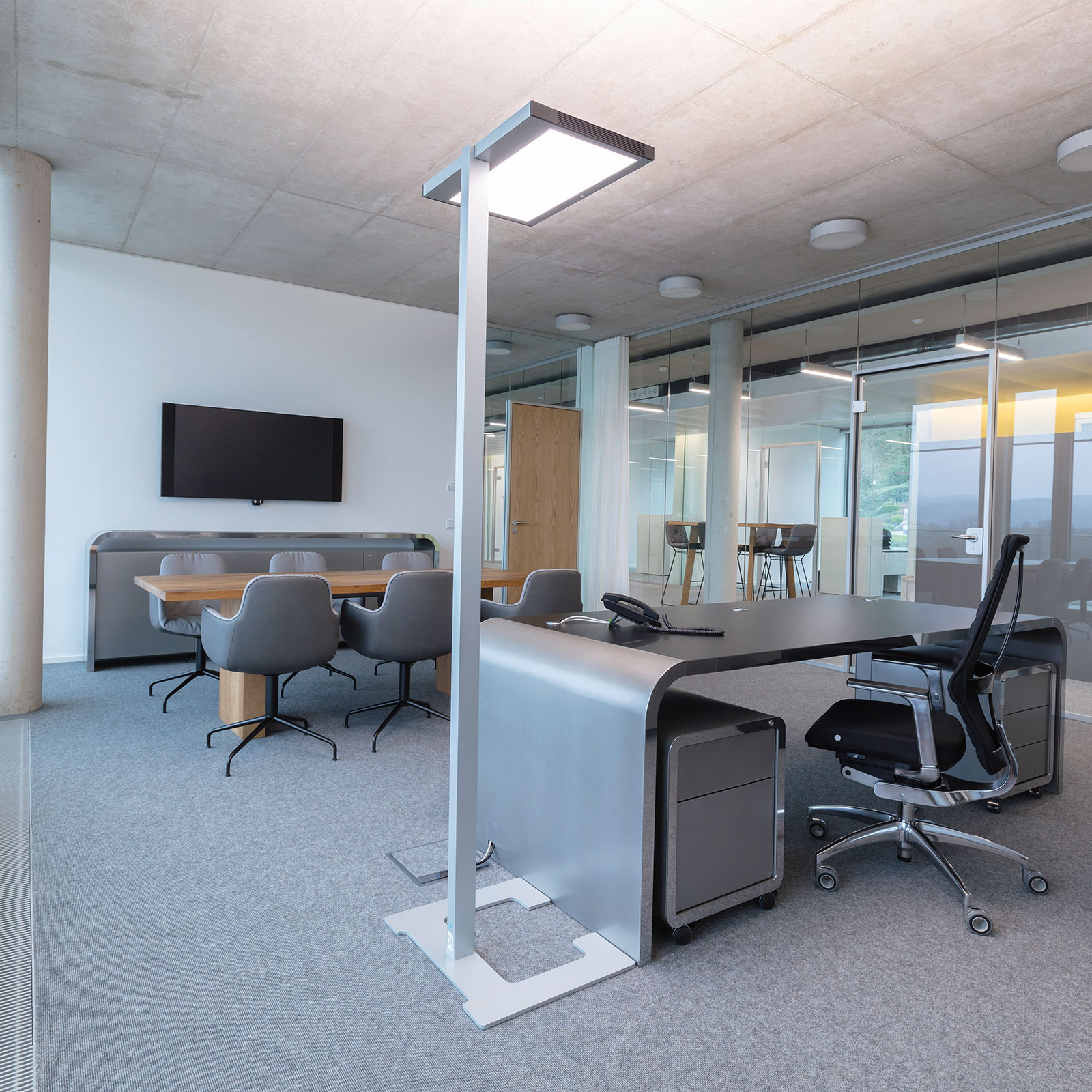 Luctra Vitawork LED-Bürostehlampe 17000lm PIR