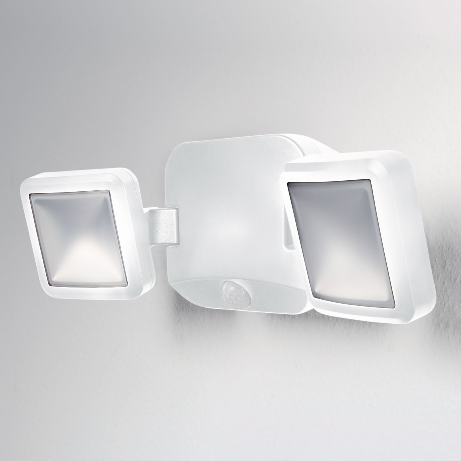 LEDVANCE baterijski reflektor vanjski zid 2fl bijeli