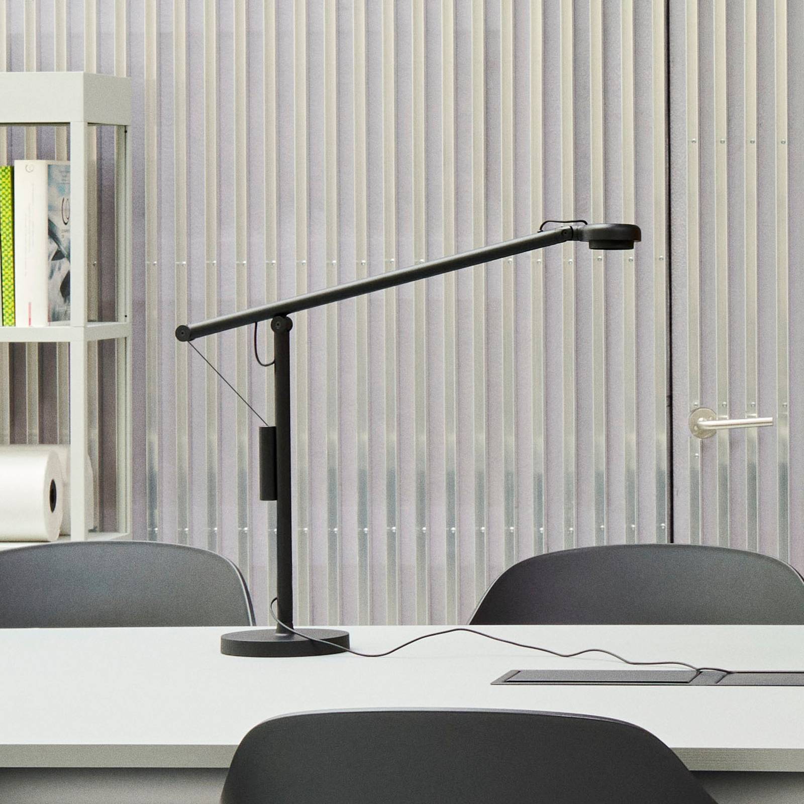 Lampka biurkowa LED HAY Fifty-Fifty, czarna, 45 cm, ściemniana