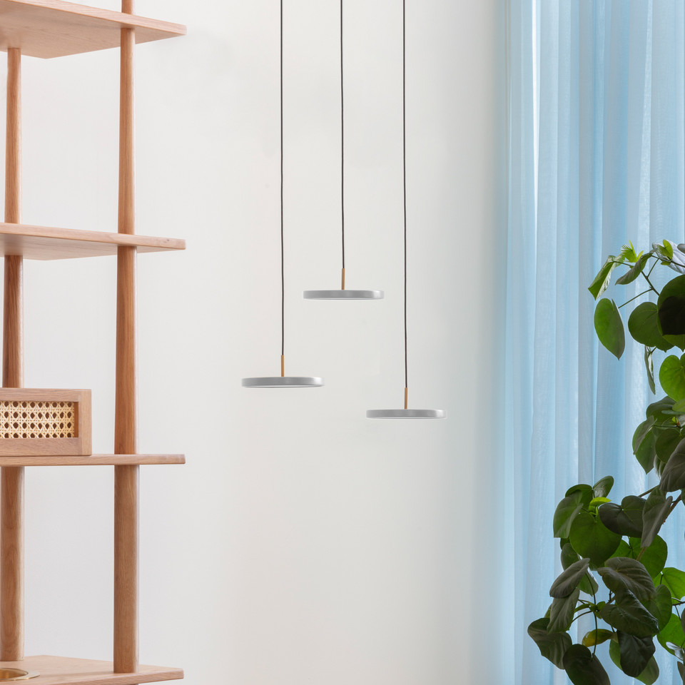 Umage Asteria pendellampa Micro V2 Mist, grå från Umage
