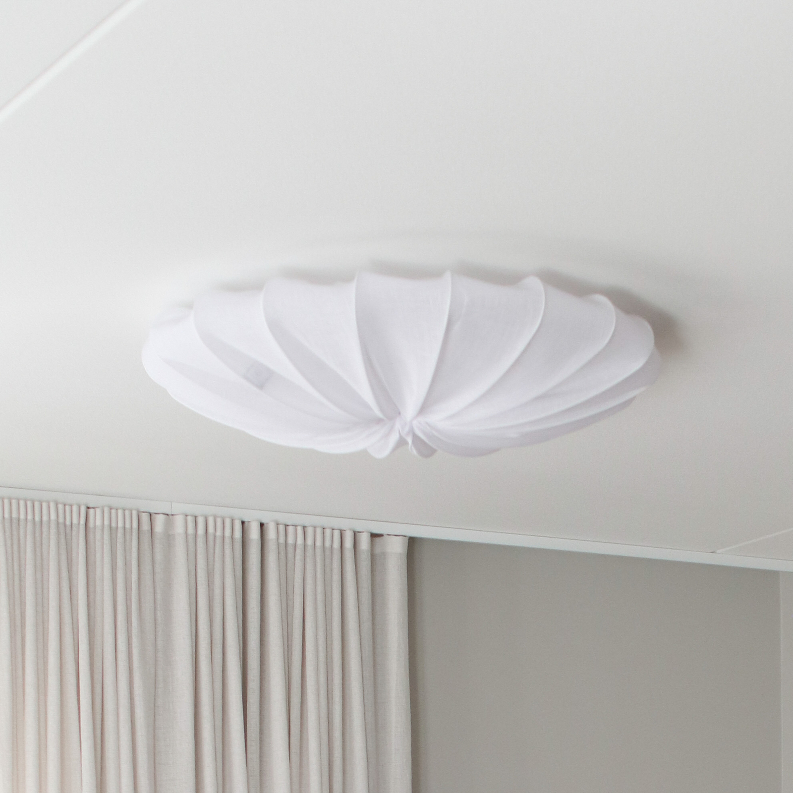 Anna Deckenlampe, weiß, Ø80cm, 4-flg., Leinen - Watt & Veke