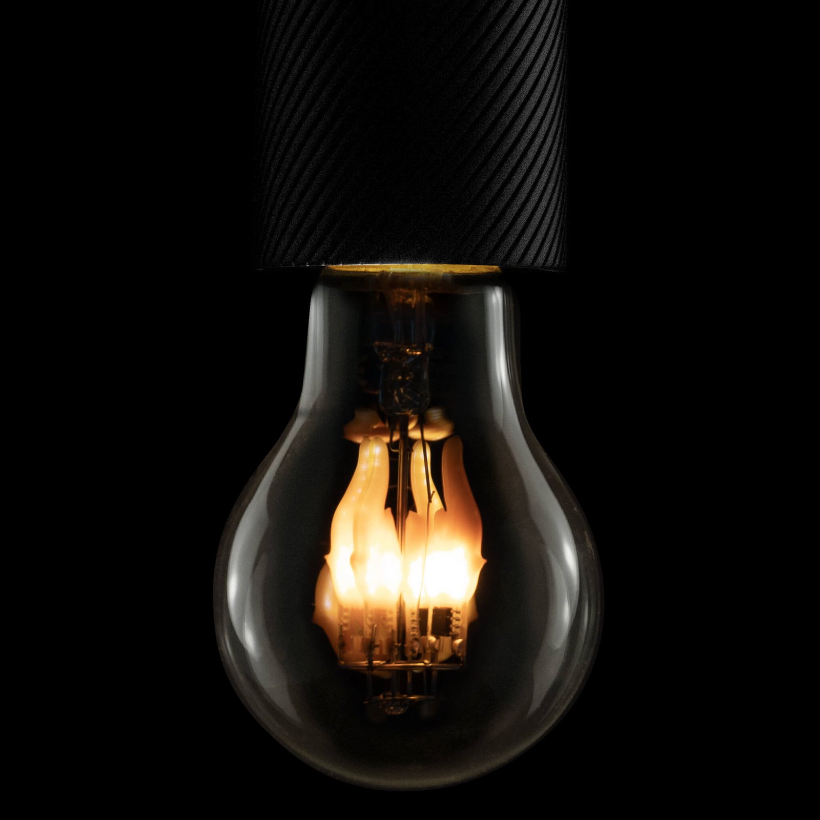 Segula LED Fire Flame Line E27 0,8W spuldze caurspīdīga 1800K dekoratīva Segula LED Fire Flame Line E27 0,8W spuldze caurspīdīga 1800K dekoratīva