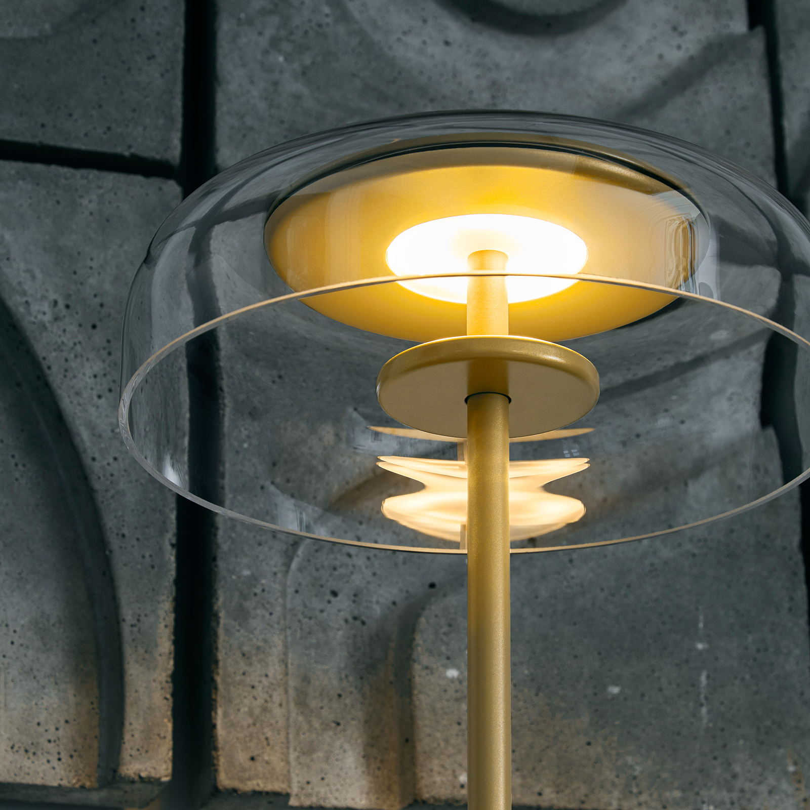 Nuura Blossi Table LED stolní lampa zlatá/čirá