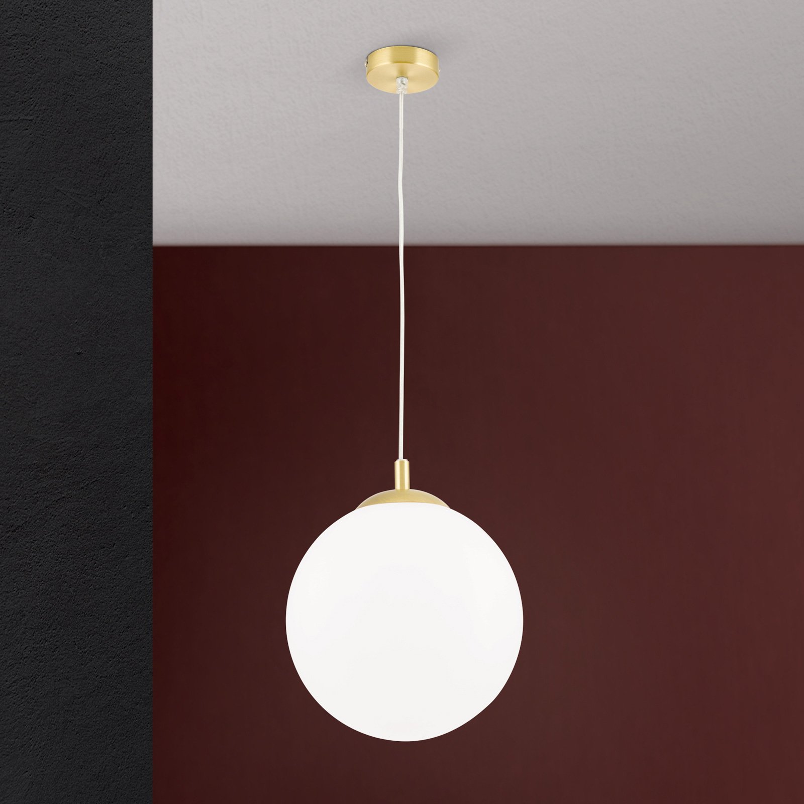Madis hanging light in matt brass, one-bulb