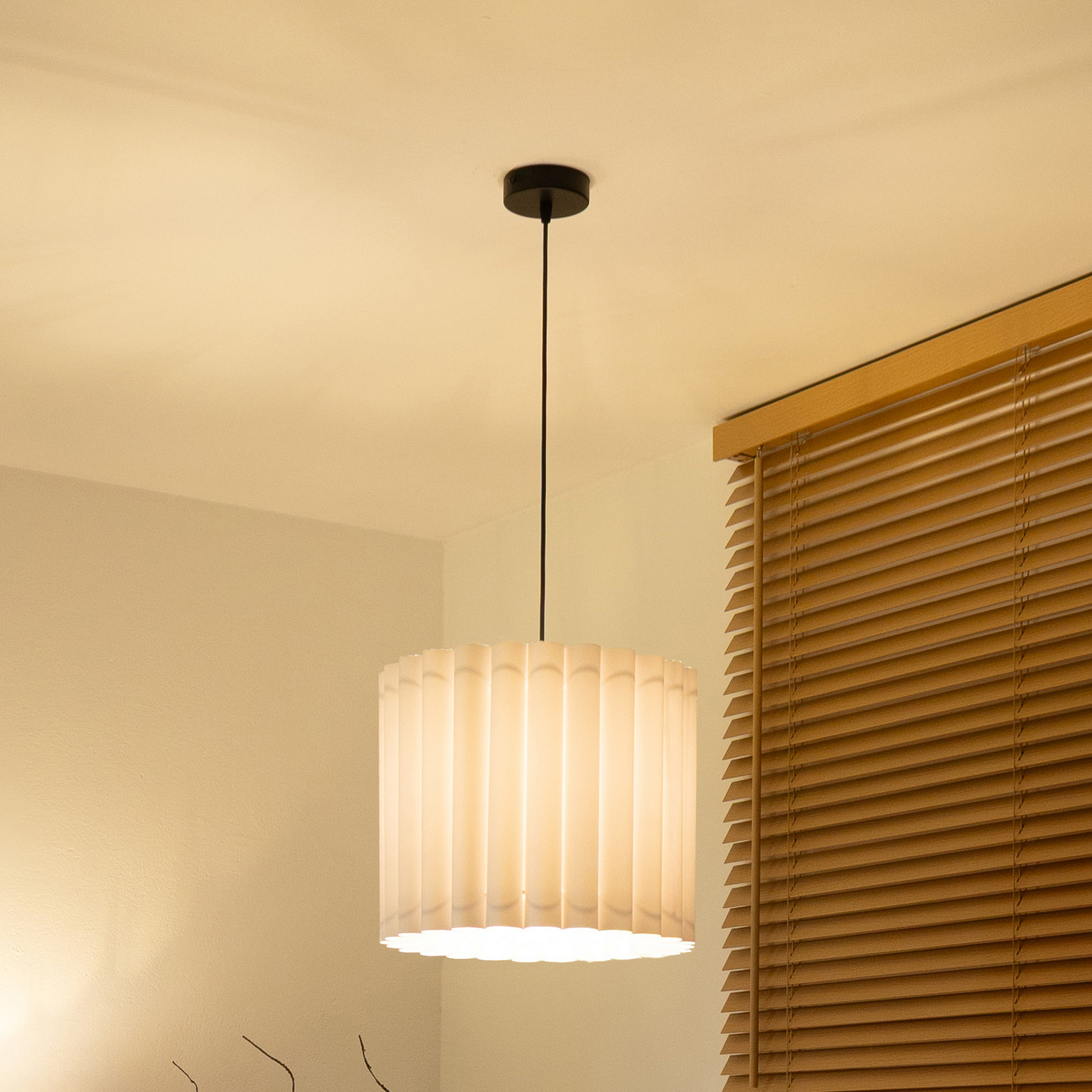 Aria pendant light, white, microfibre, E27