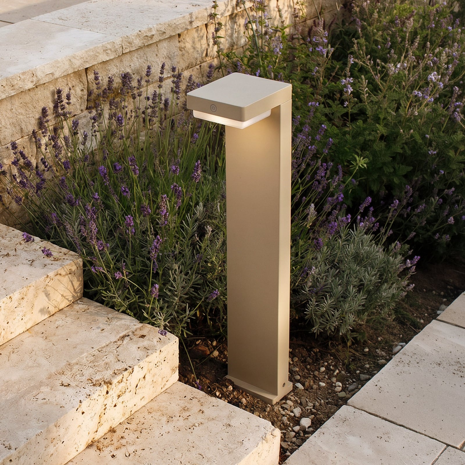 Lindby LED solární podlahové svítidlo Eleazar, béžové, hliník, senzor Lindby LED solární podlahové svítidlo Eleazar, béžové, hliník, senzor