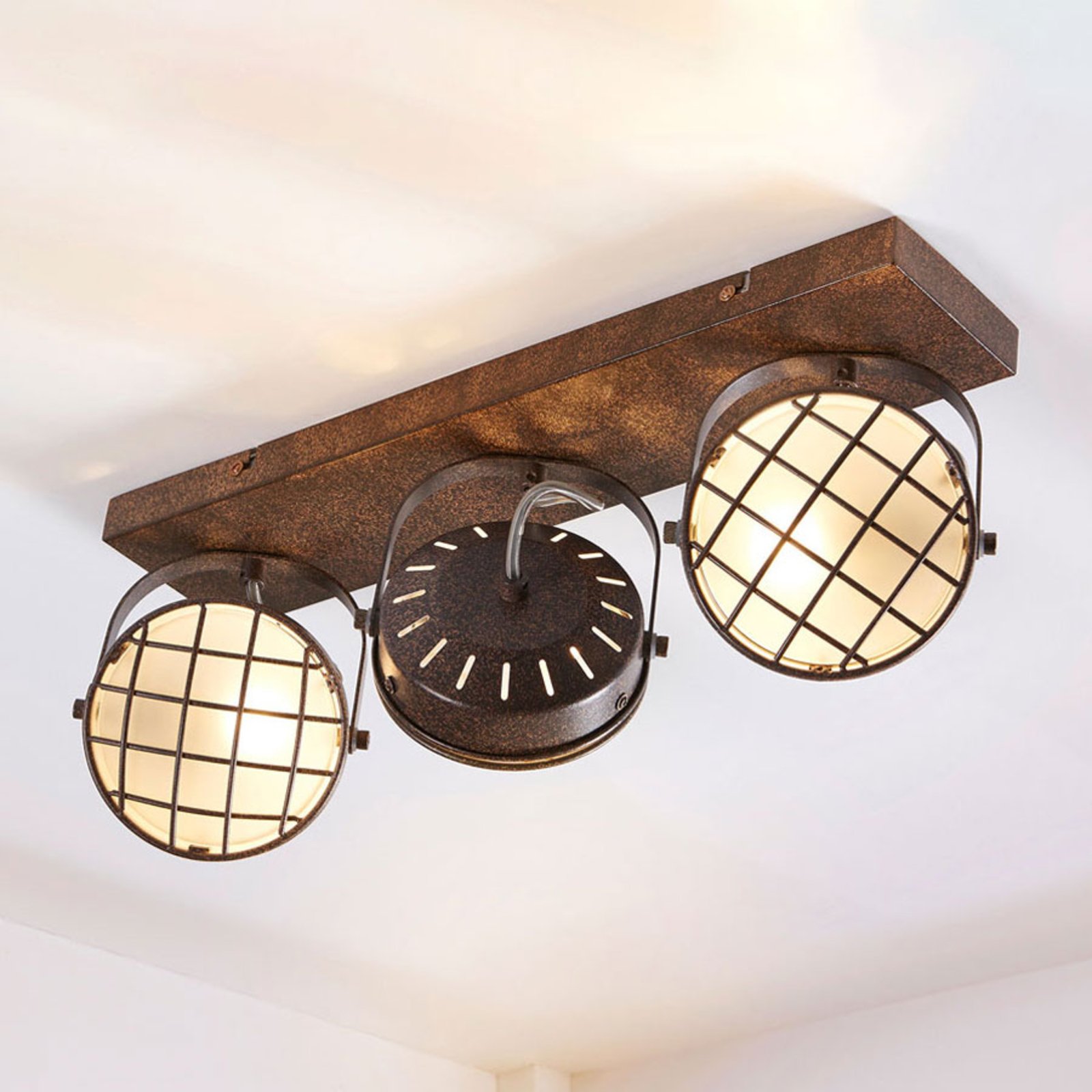 Three-bulb LED ceiling lamp Tamin, rusty brown