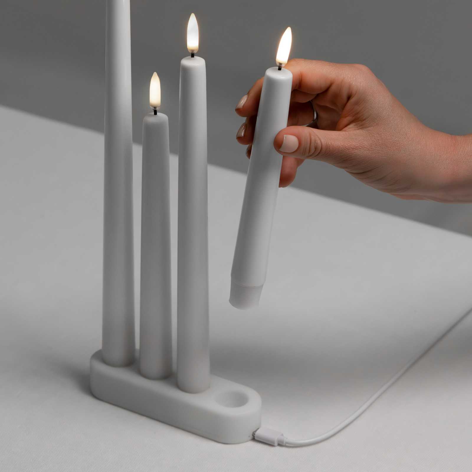 Oplaadstation TAPER voor 4 LED-kaarsen, USB-C - Uyuni Lighting