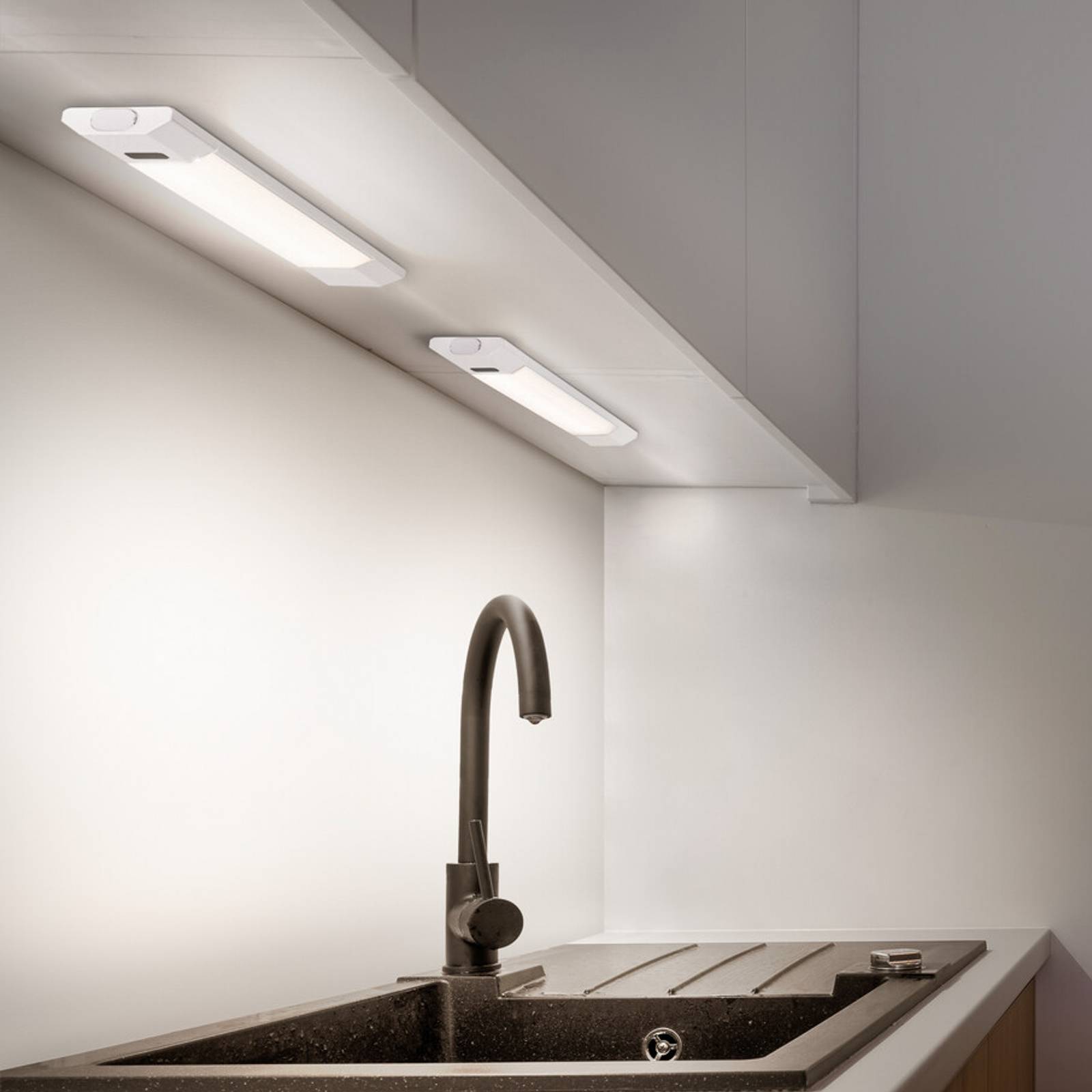 Oprawa podszafkowa LED OSRAM Linear Edge Sensor 30 cm, biała CCT