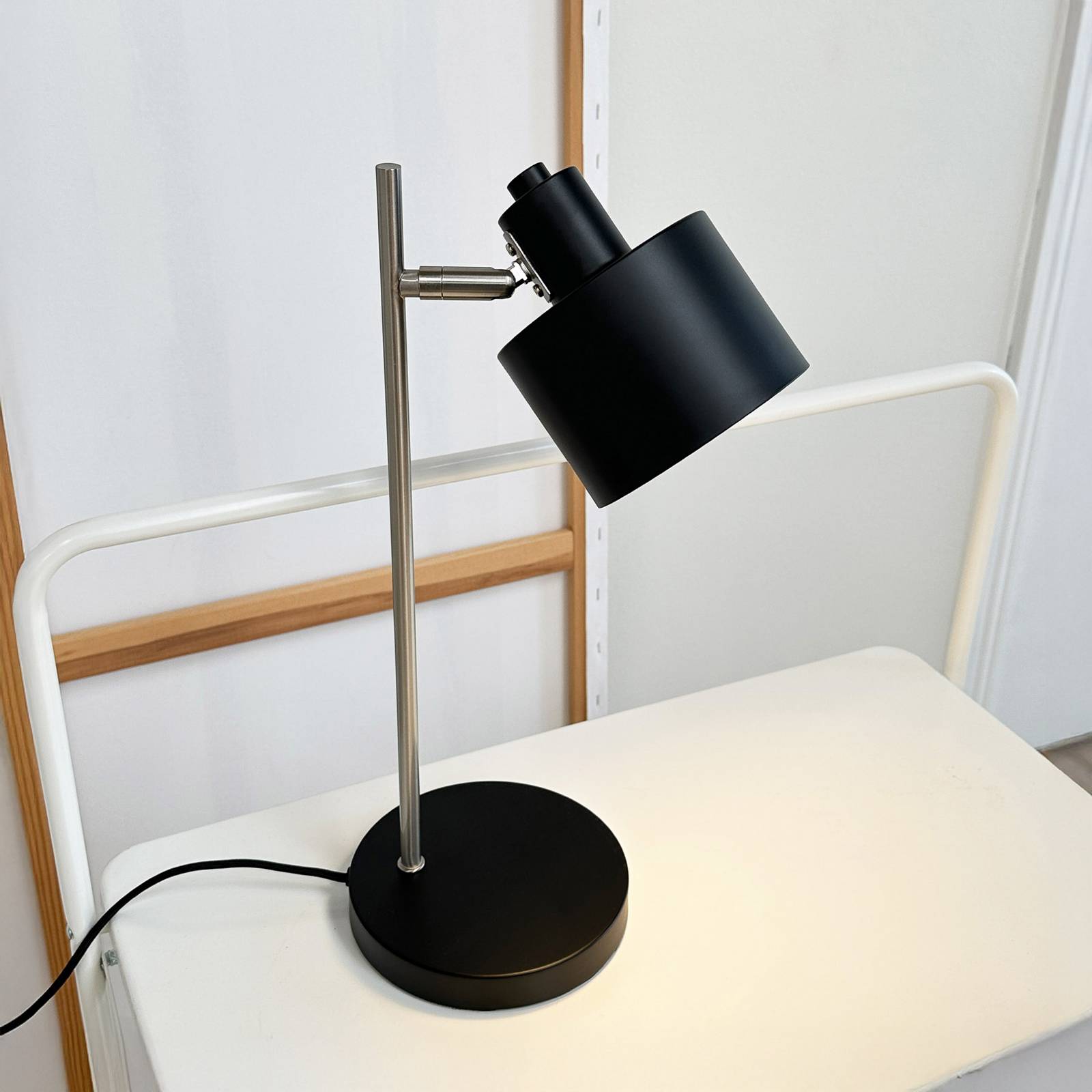 Dyberg Larsen tafellamp Ocean, zwart/staal, hoogte 43 cm