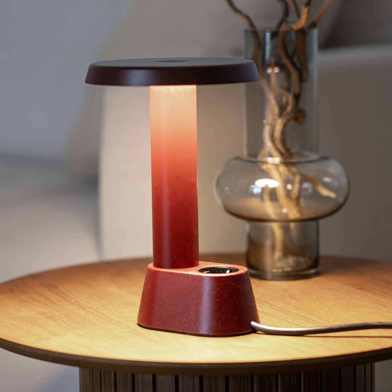 Prise NOMAD BLOCK rouge foncé 1TypeF+USB - Forming Function Prise NOMAD BLOCK rouge foncé 1TypeF+USB - Forming Function