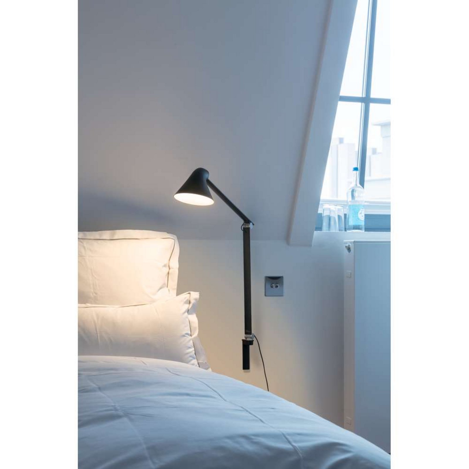 NJP Box LED Aplică de Perete 2700K HW Long Light Alu/Grey - Louis Poulsen