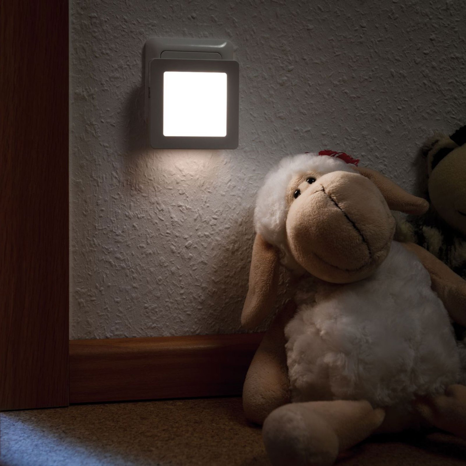 Paulmann Esby LED-nattlampe, stikkontakt, vinklet