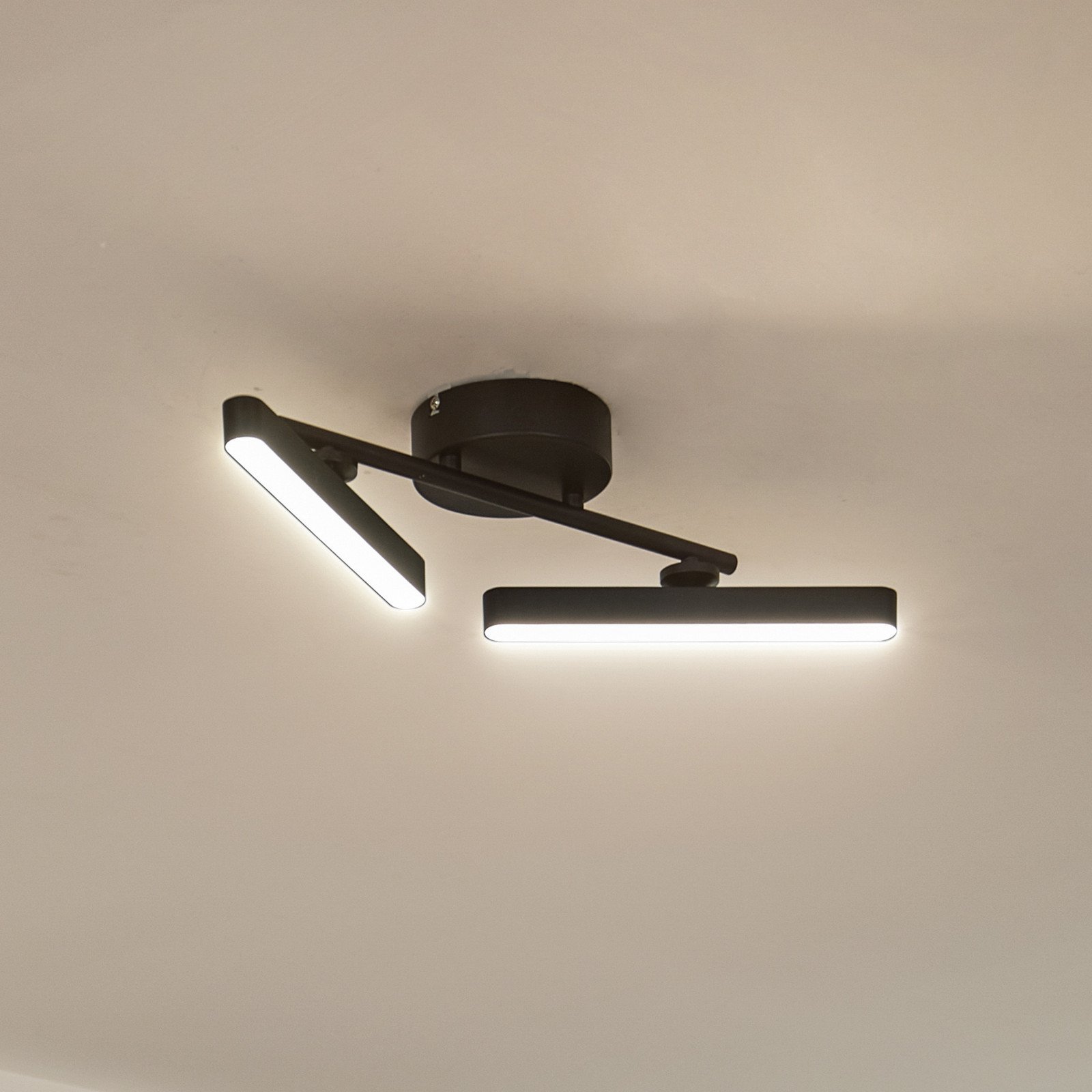 Lindby plafonieră LED Eldrin 2 becuri negru bandă de lumină - Camera de zi / sufragerie - Modern - Aluminiu