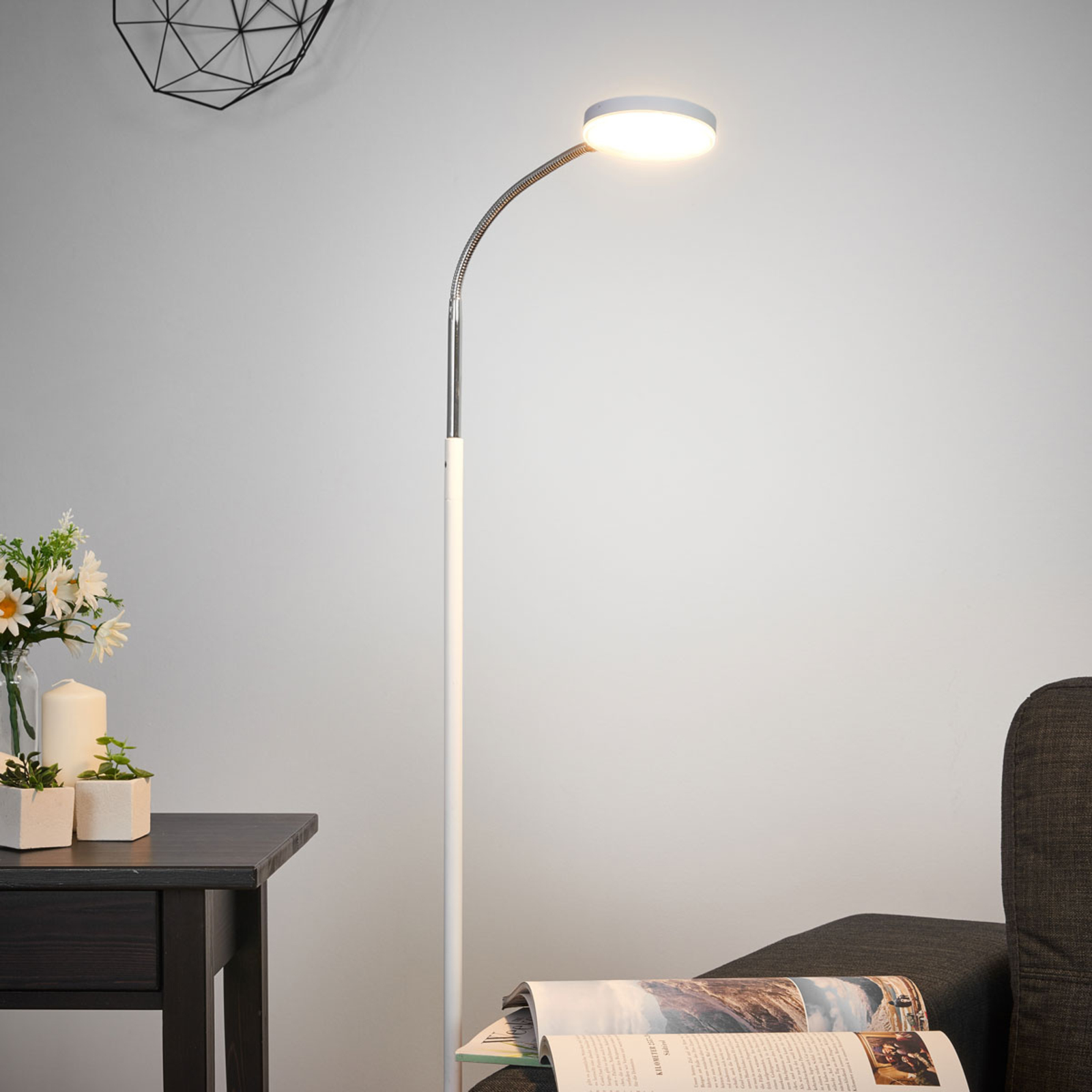 Stojacia lampa Lindby LED Milow, biela, výška 140 cm, nožný spínač